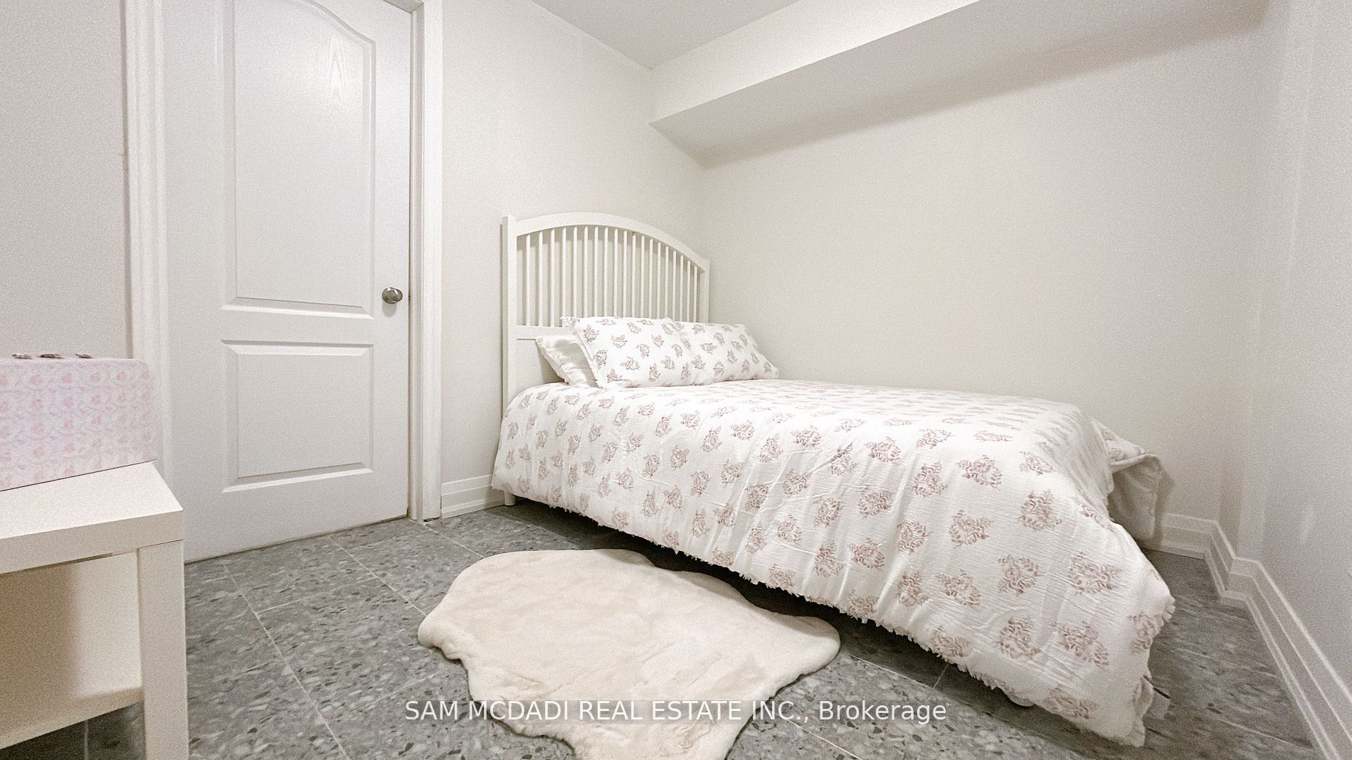 565 Indian Summer (basement) Trail Property Photo 9