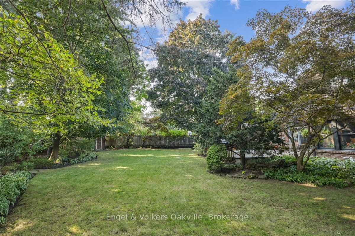 250 Gatestone Avenue Property Photo 4