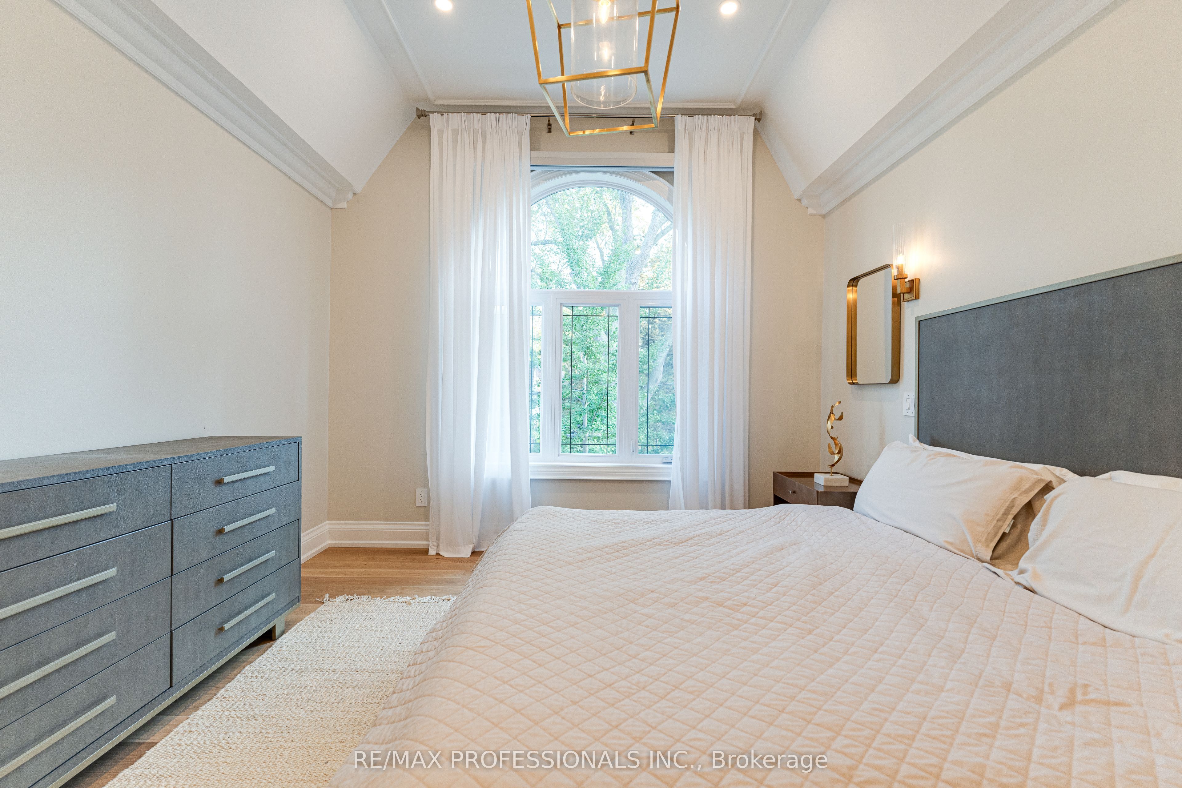 161 The Kingsway Property Photo 25