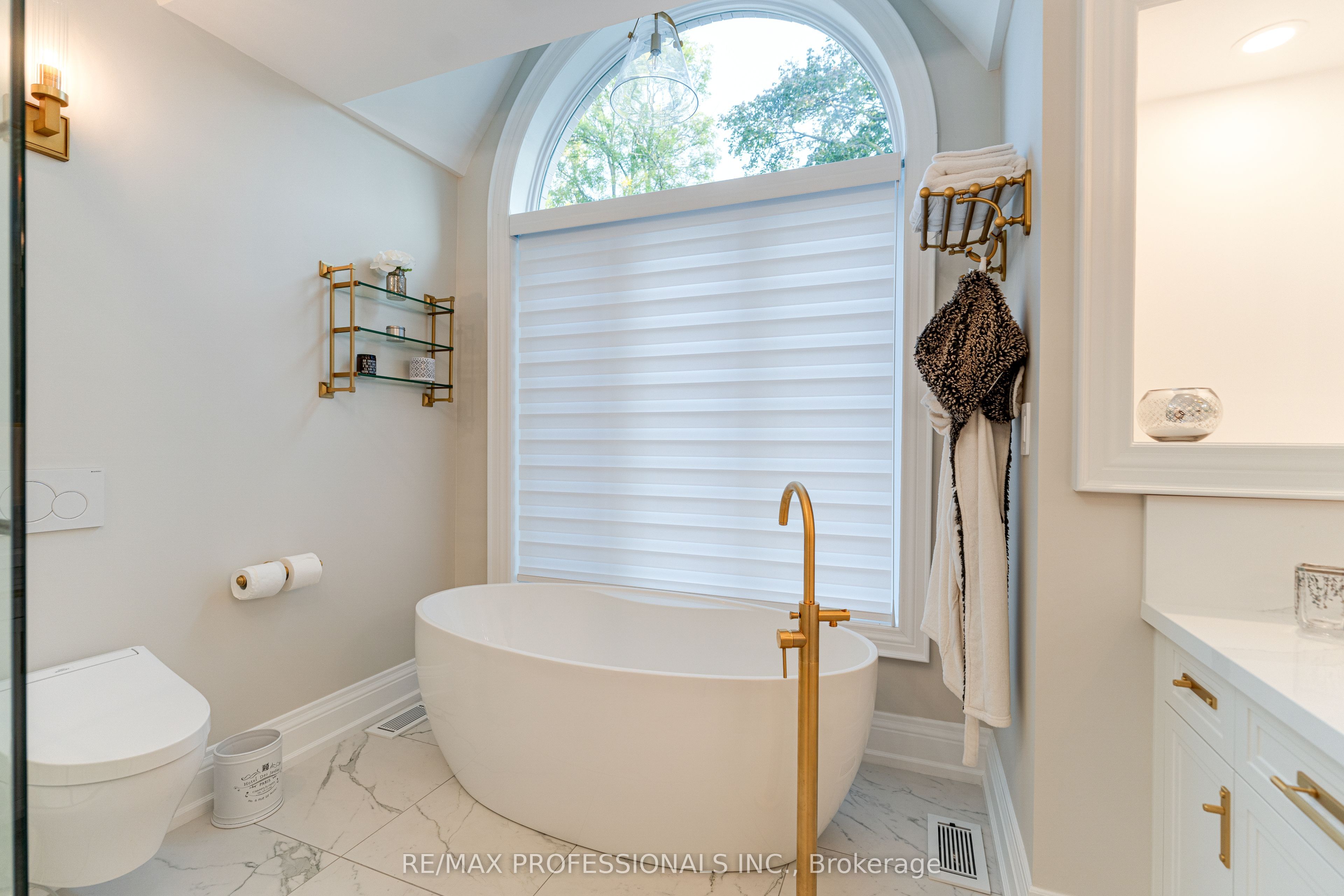 161 The Kingsway Property Photo 35