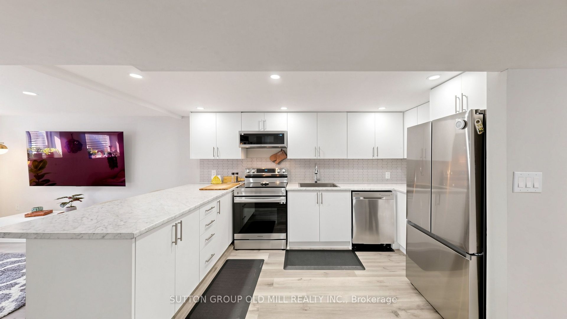 19 Ascot Avenue Property Photo 35