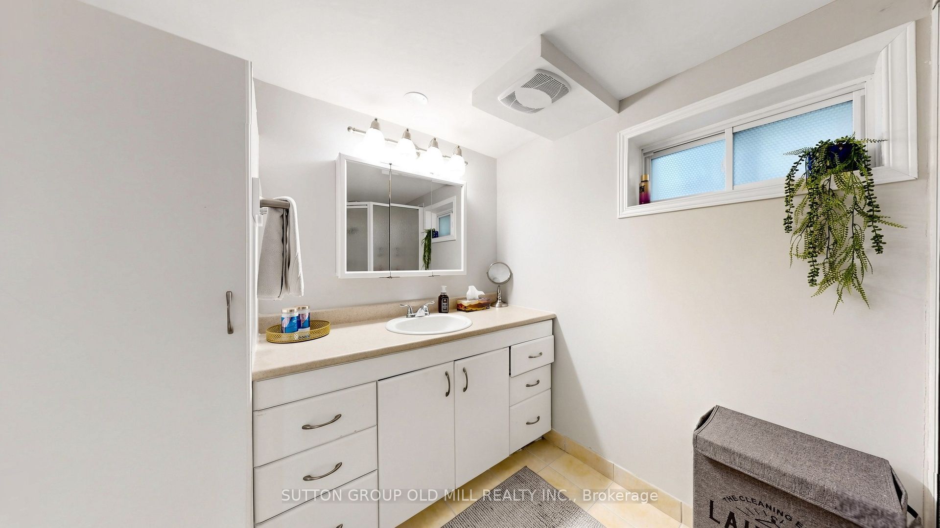 19 Ascot Avenue Property Photo 45