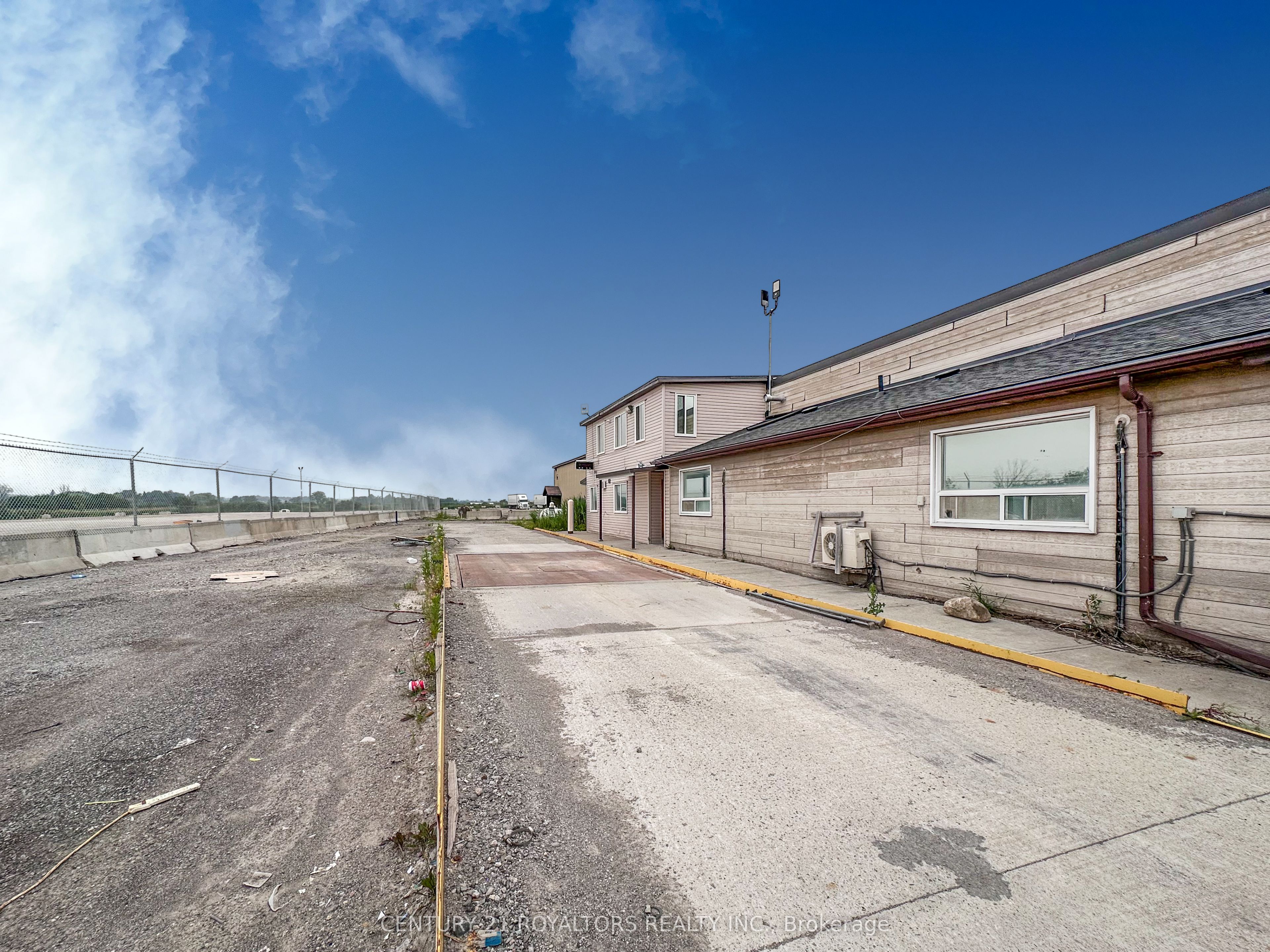 6202 Healey Road N Property Photo 17