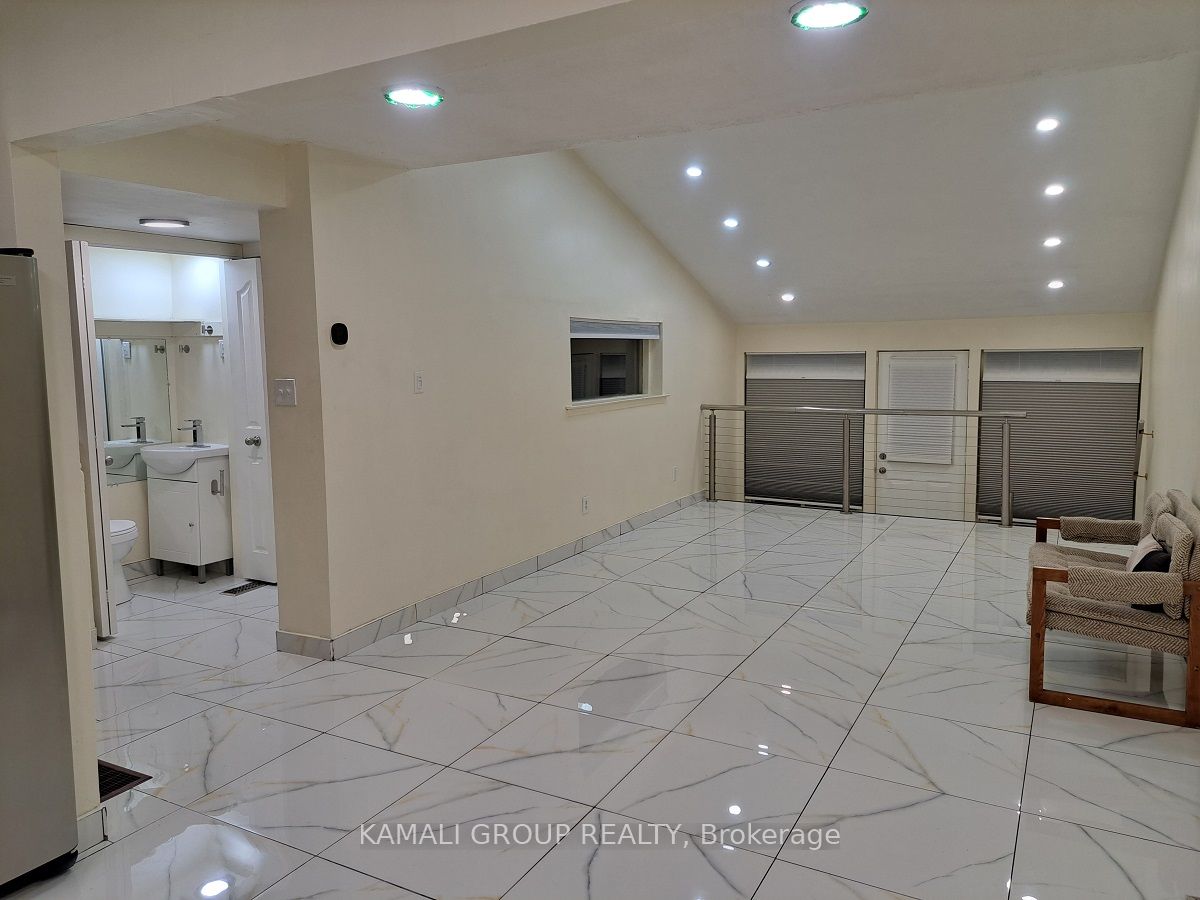 262 John Garland Boulevard 209 Property Photo 3