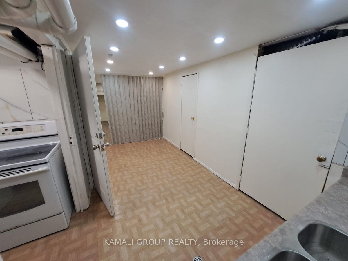 262 John Garland Boulevard 209 Property Photo 20