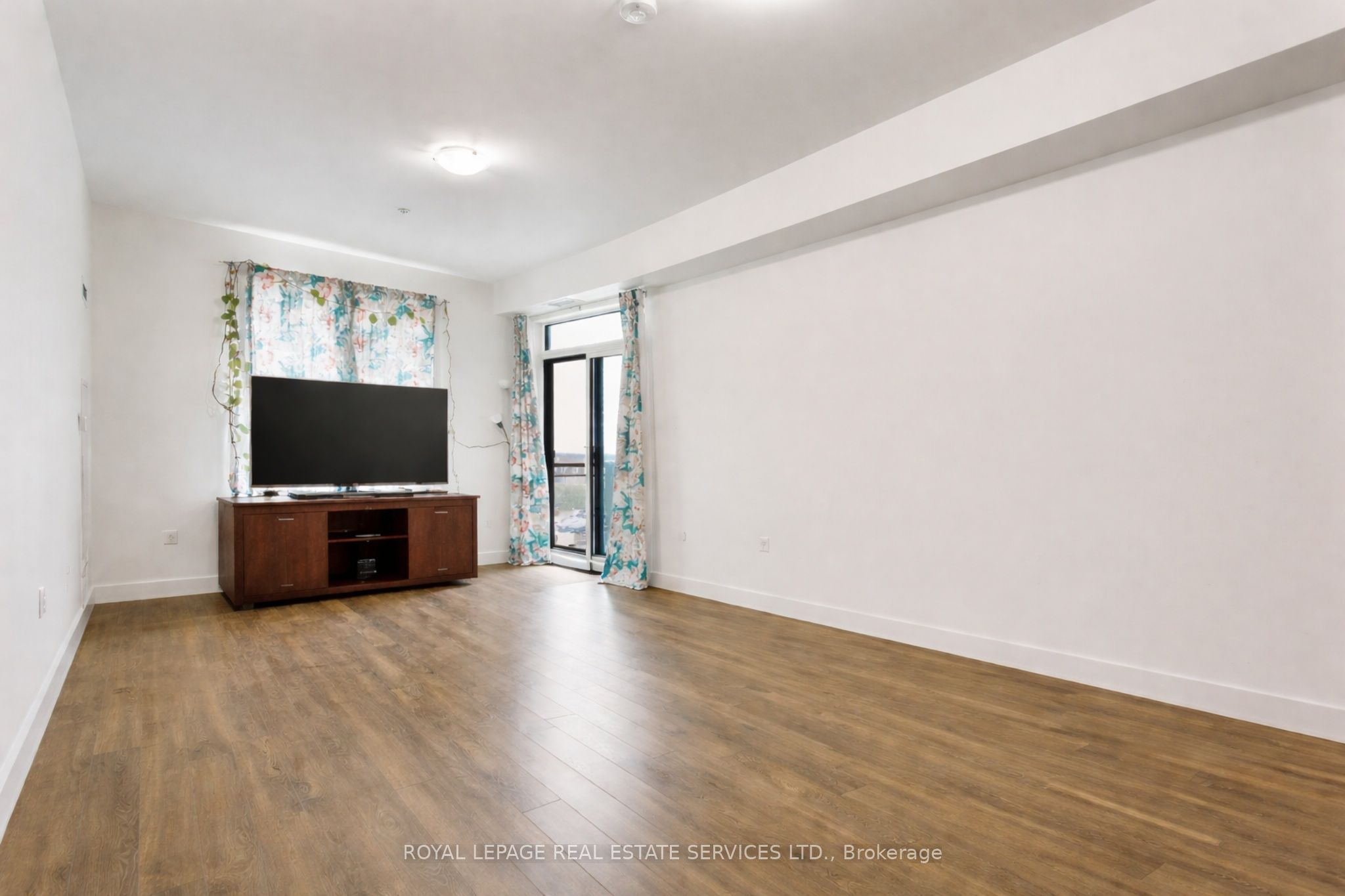 150 Oak Park Boulevard 420 Property Photo 14