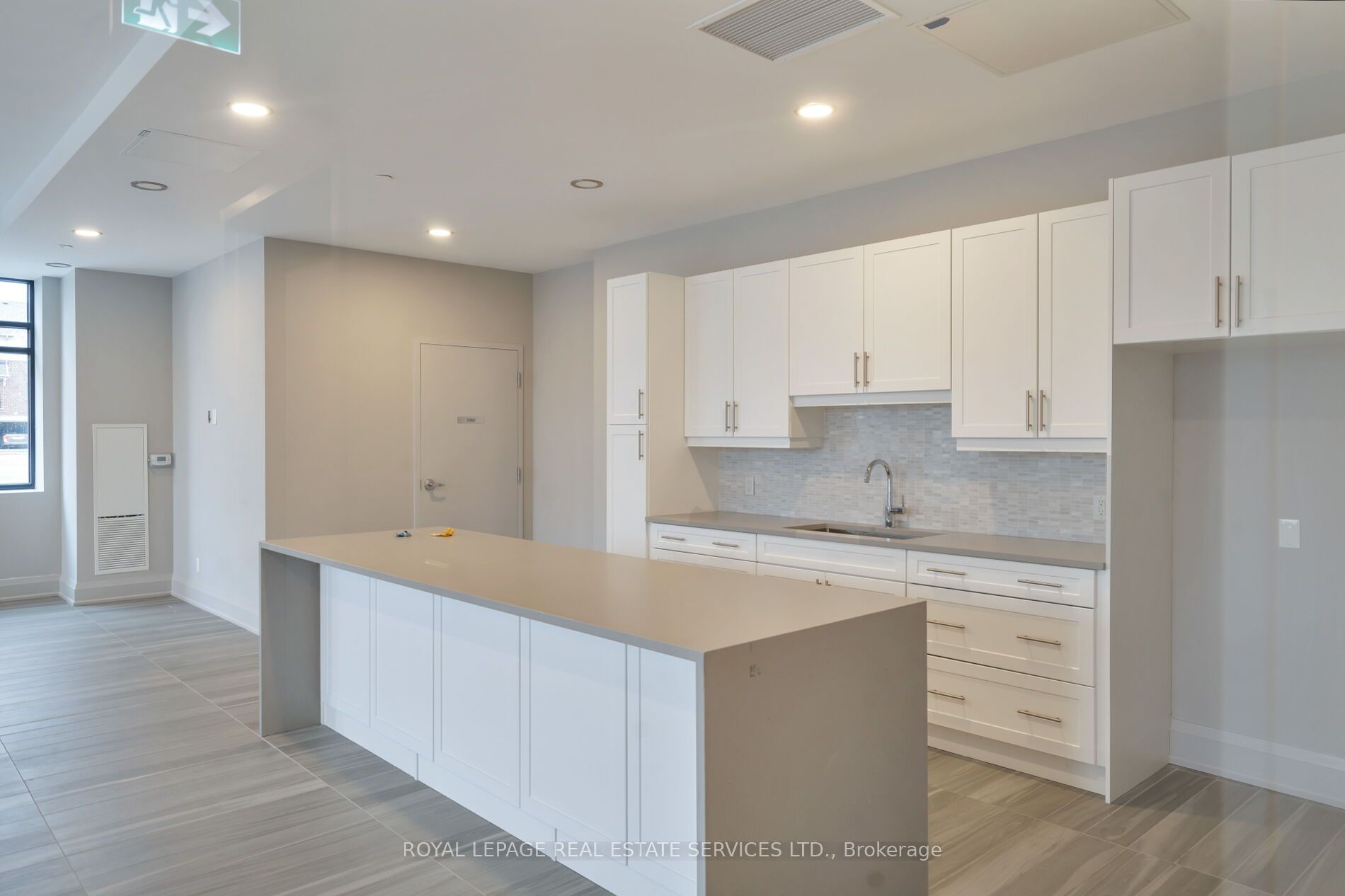 150 Oak Park Boulevard 420 Property Photo 26