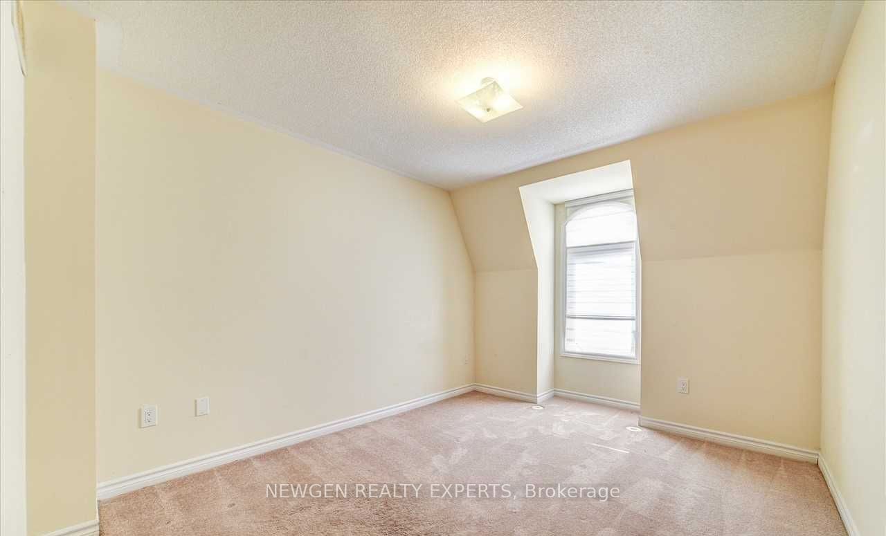 200 Veterans Drive N 16 Property Photo 5