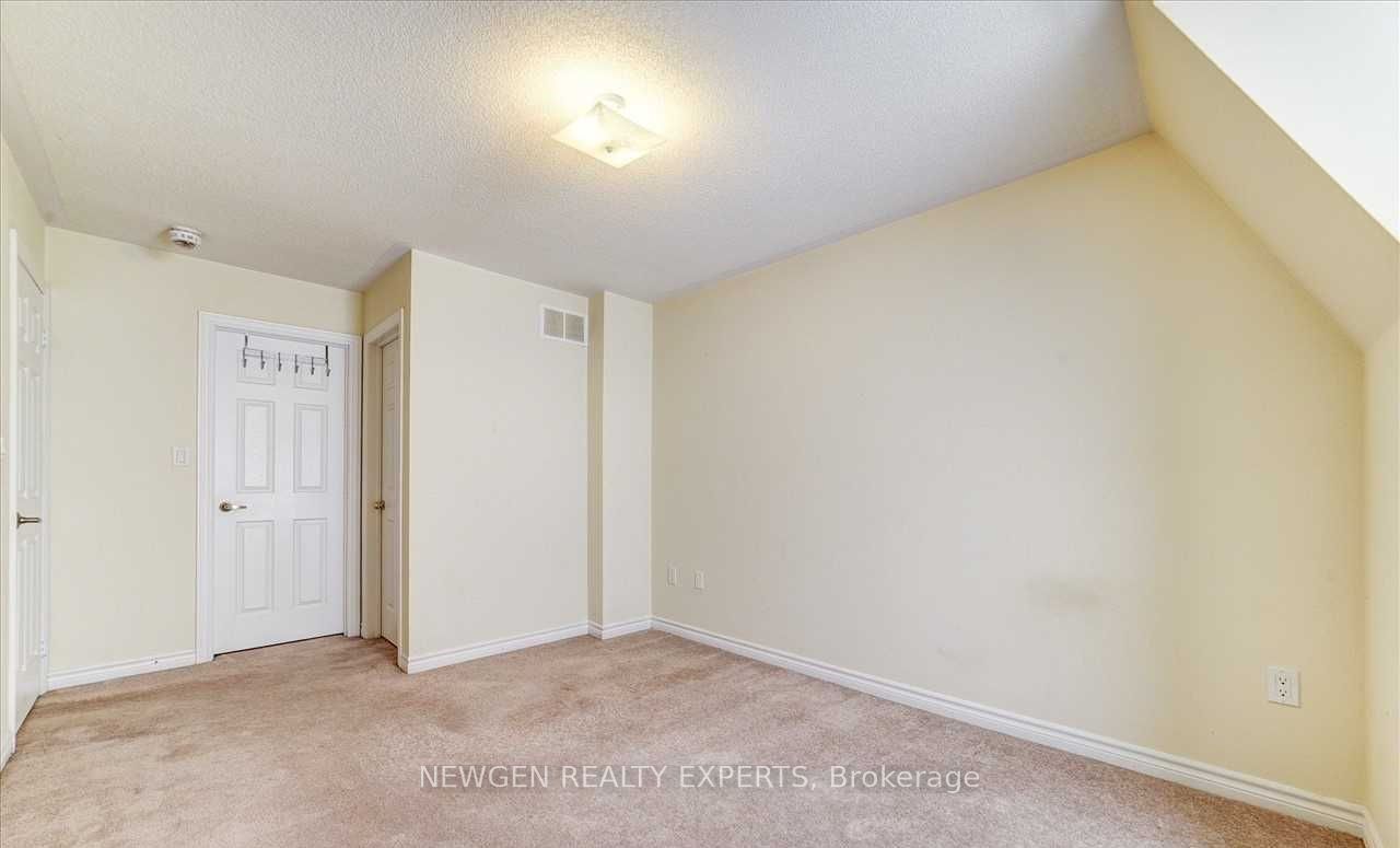 200 Veterans Drive N 16 Property Photo 6