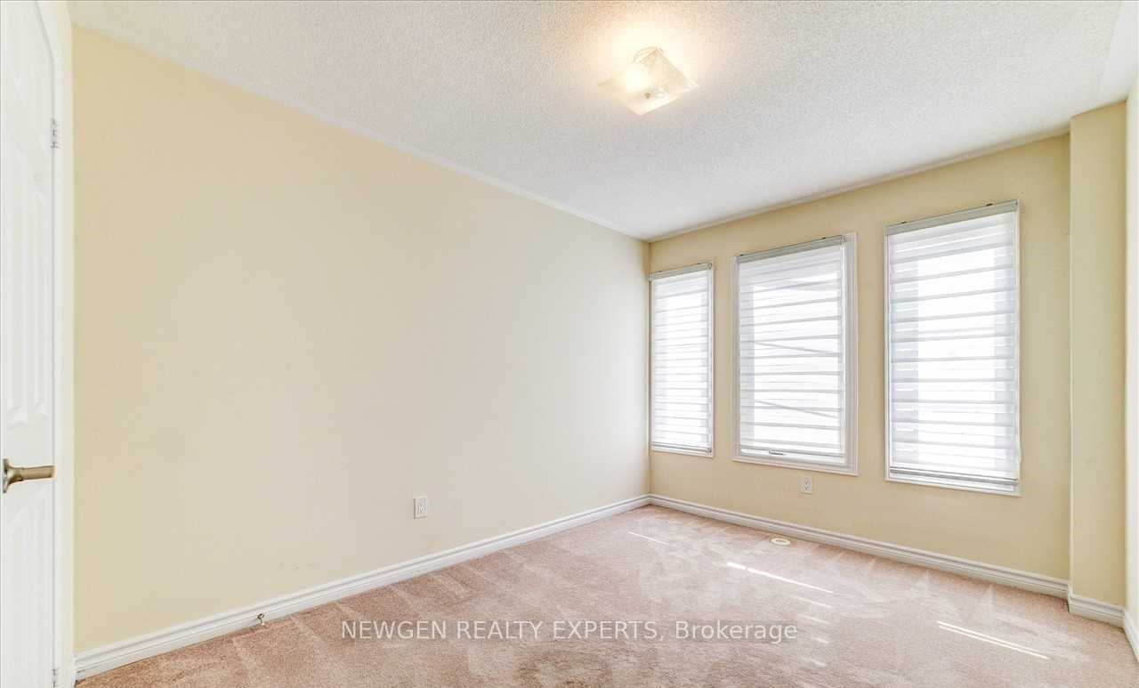 200 Veterans Drive N 16 Property Photo 8