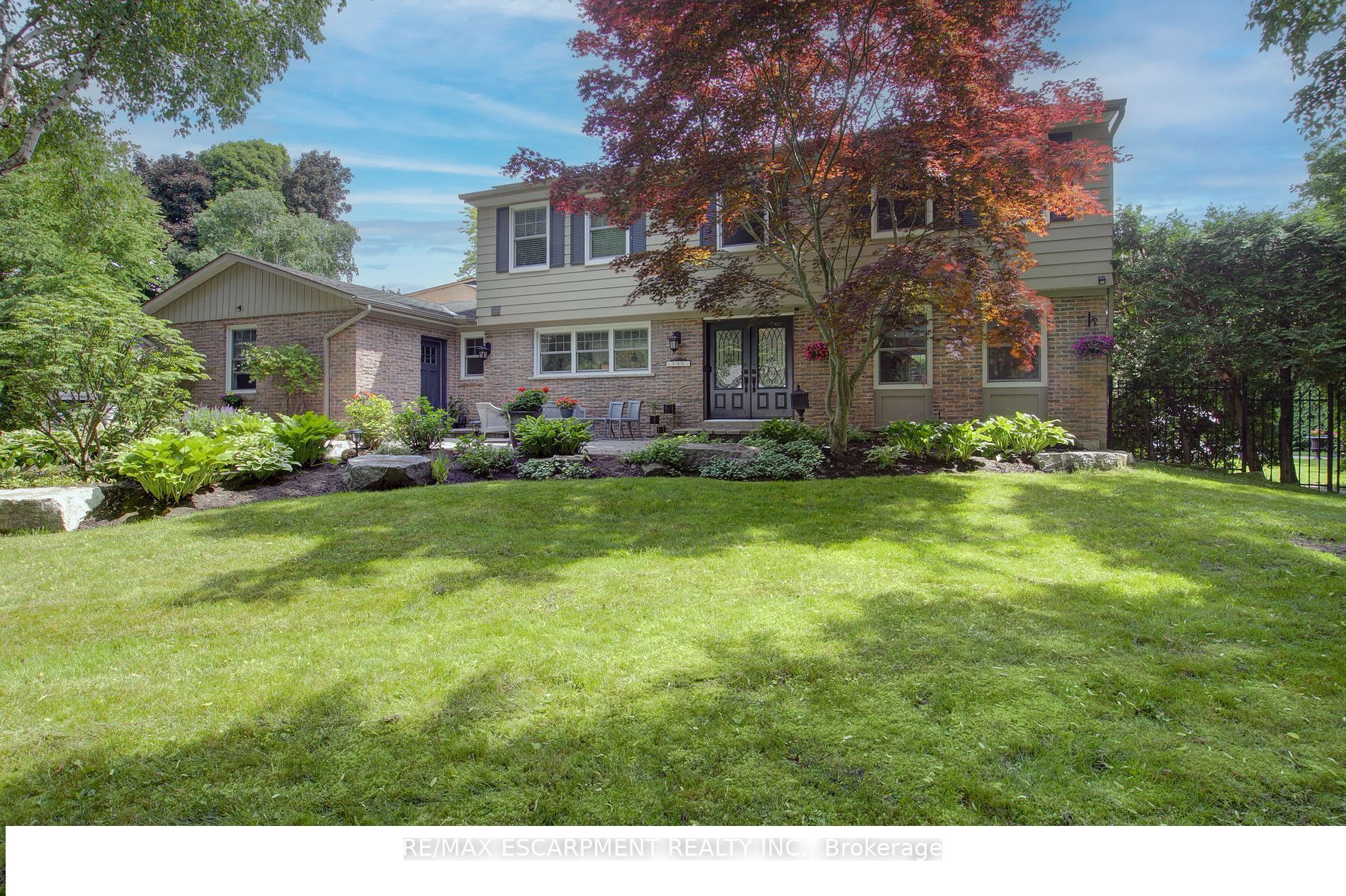 996 Cresthampton Lane Property Photo 1