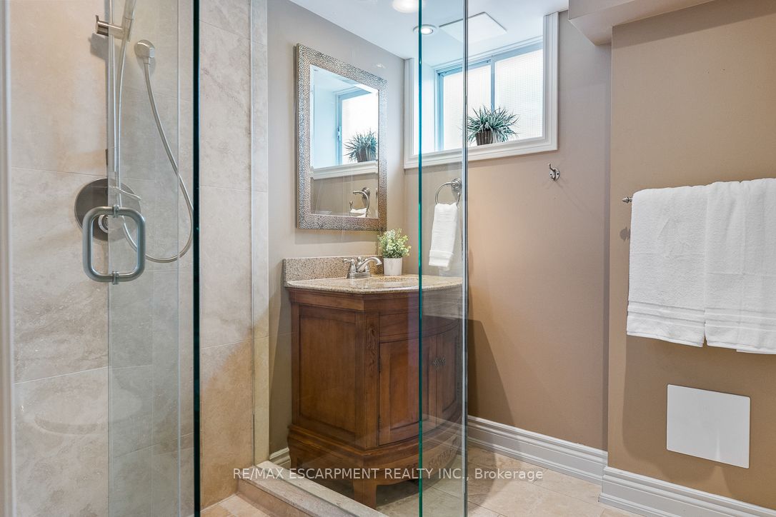 996 Cresthampton Lane Property Photo 39