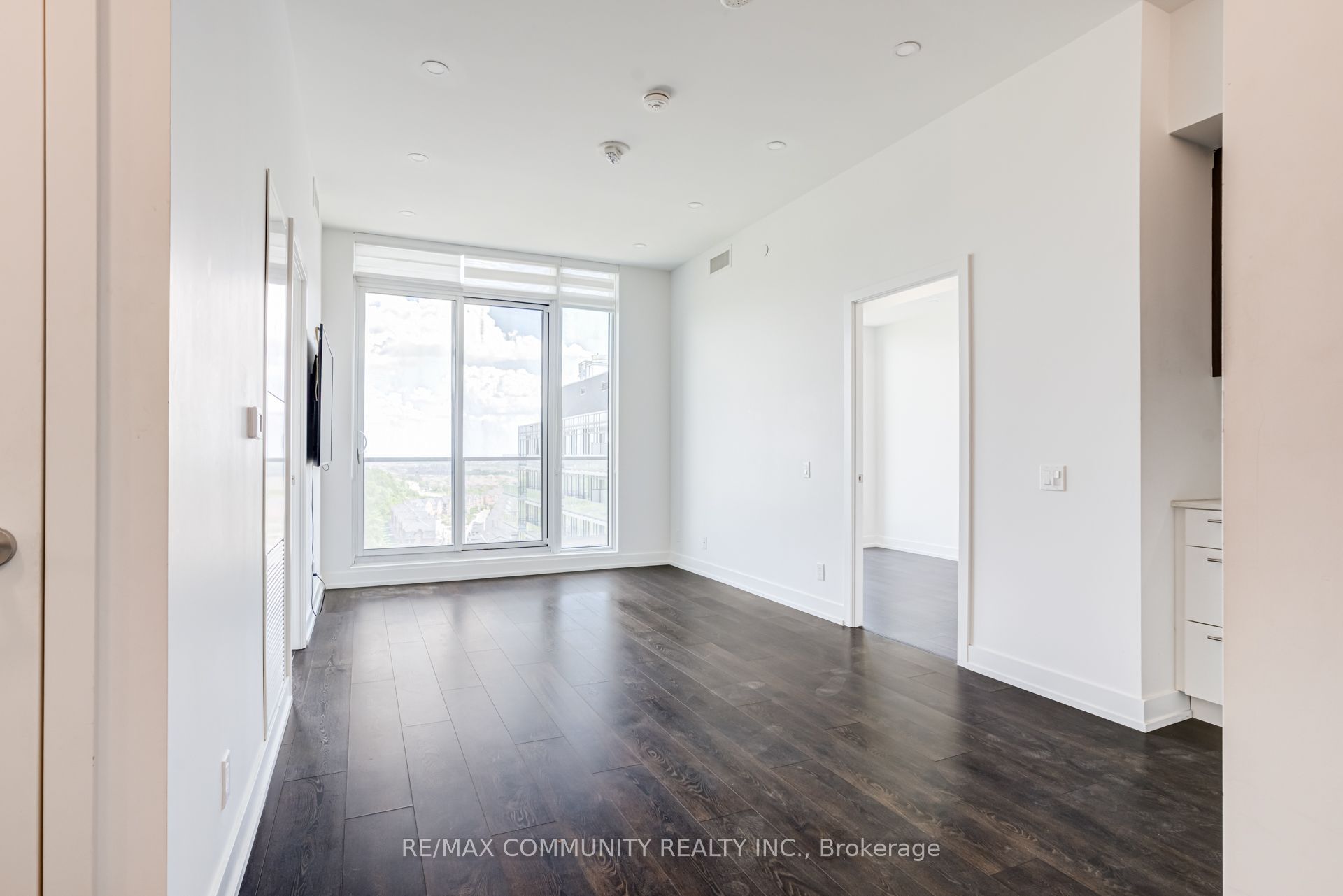 225 Veterans Drive 1206 Property Photo 11