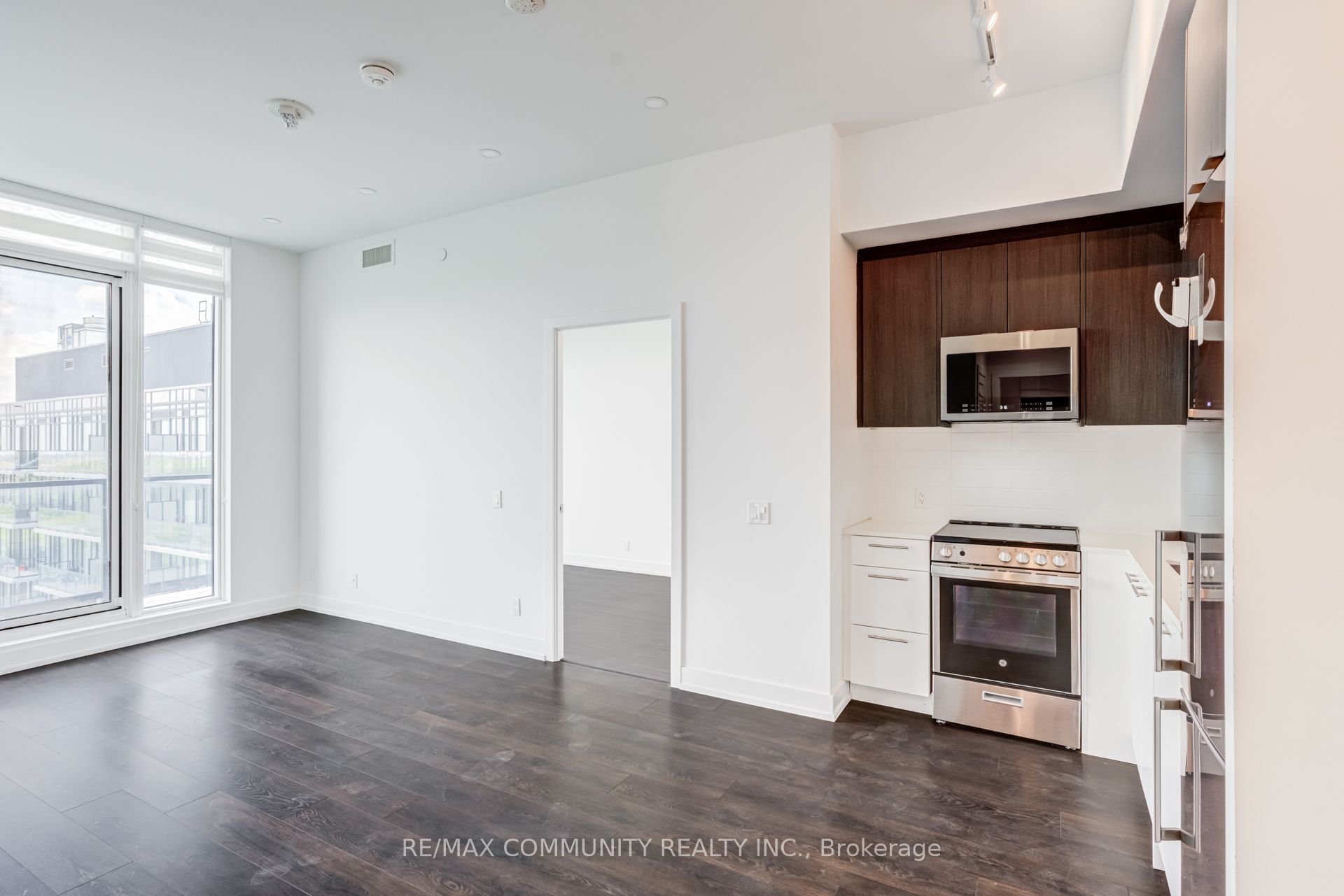 225 Veterans Drive 1206 Property Photo 14