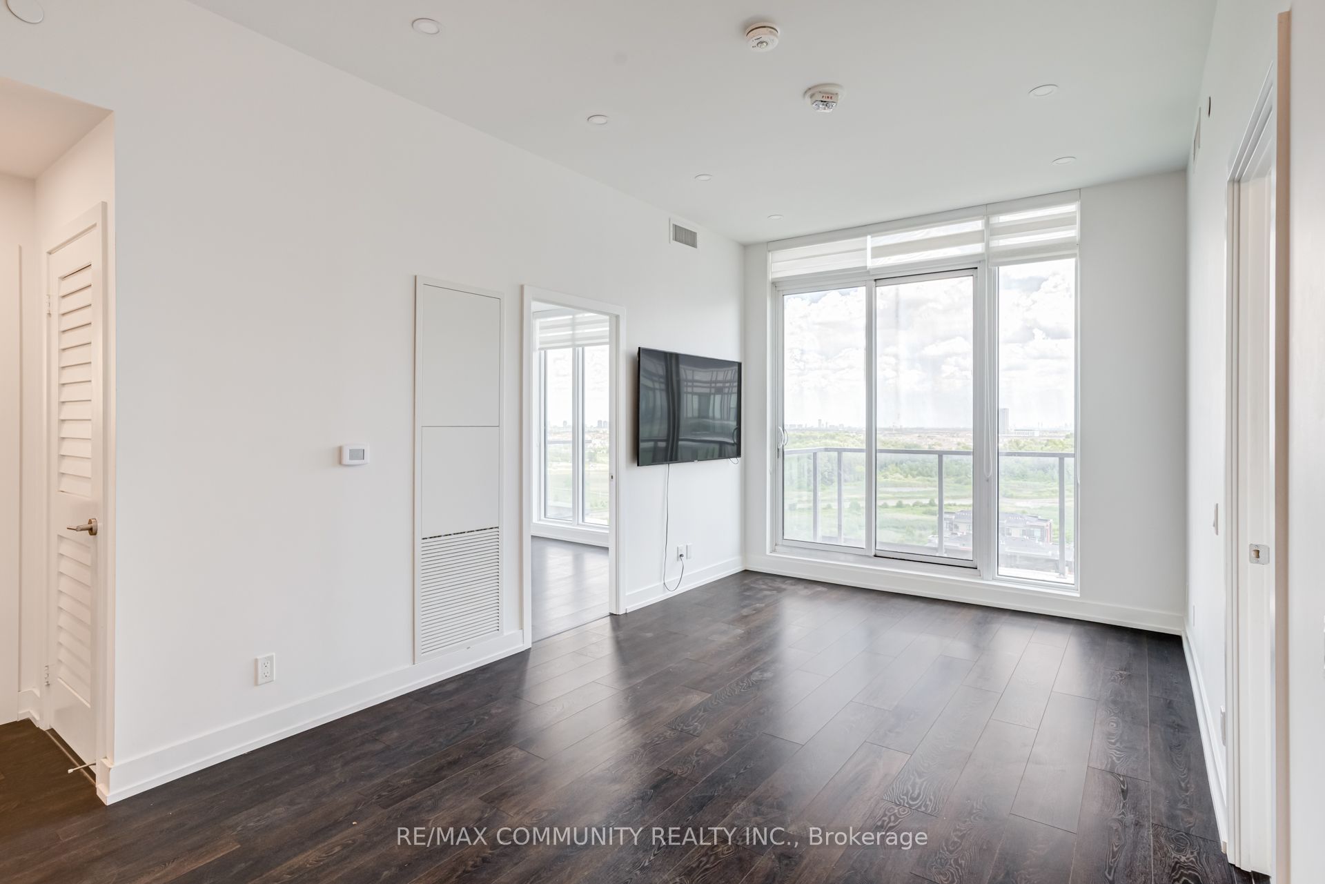 225 Veterans Drive 1206 Property Photo 15