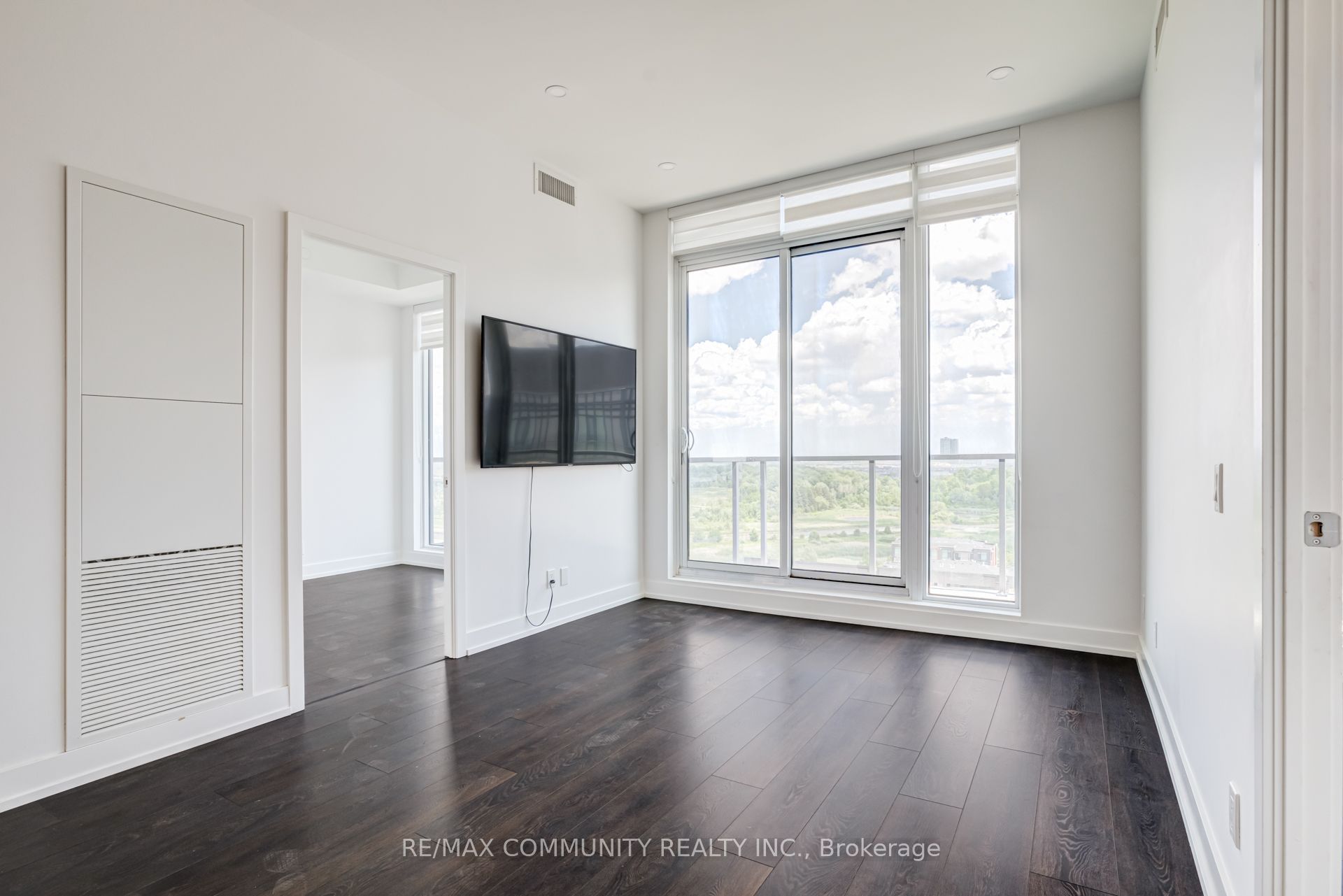 225 Veterans Drive 1206 Property Photo 17
