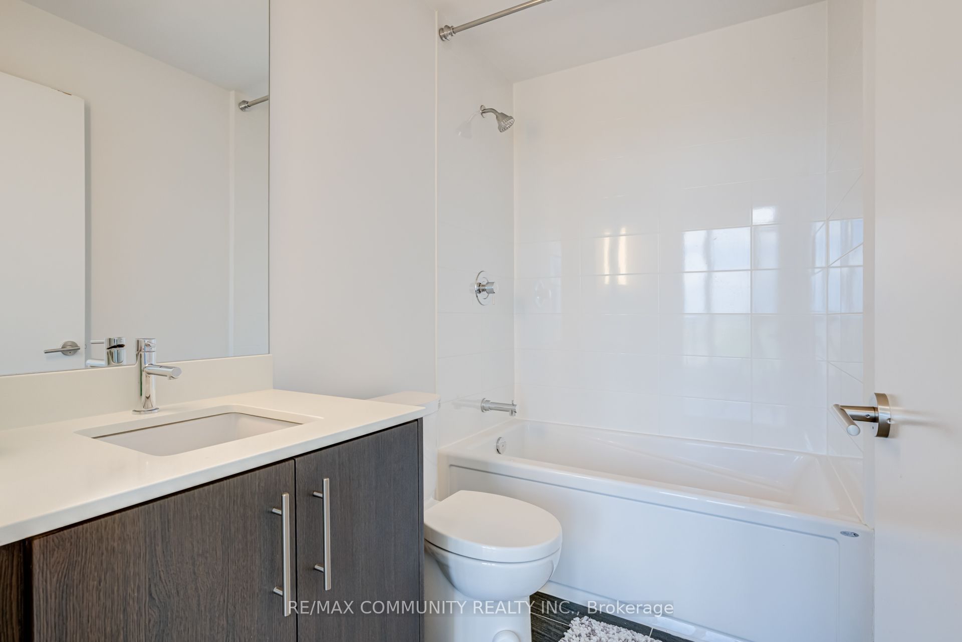 225 Veterans Drive 1206 Property Photo 22