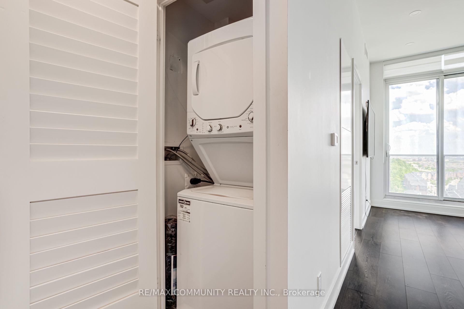 225 Veterans Drive 1206 Property Photo 26
