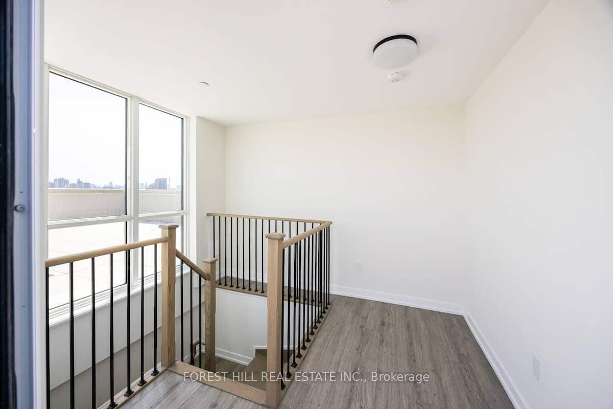 2300 St. Clair Avenue 717 Property Photo 29