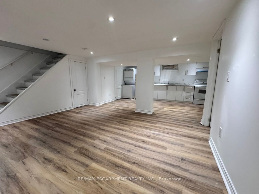 46 Plains Road E Lower Unit Property Photo 3