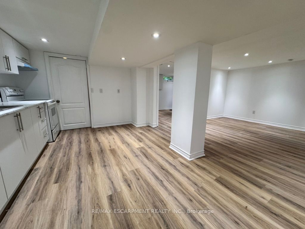 46 Plains Road E Lower Unit Property Photo 7