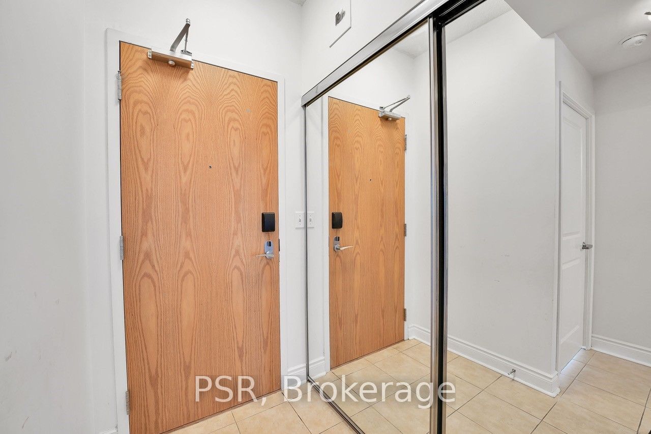 1910 Lake Shore Boulevard W 903 Property Photo 2