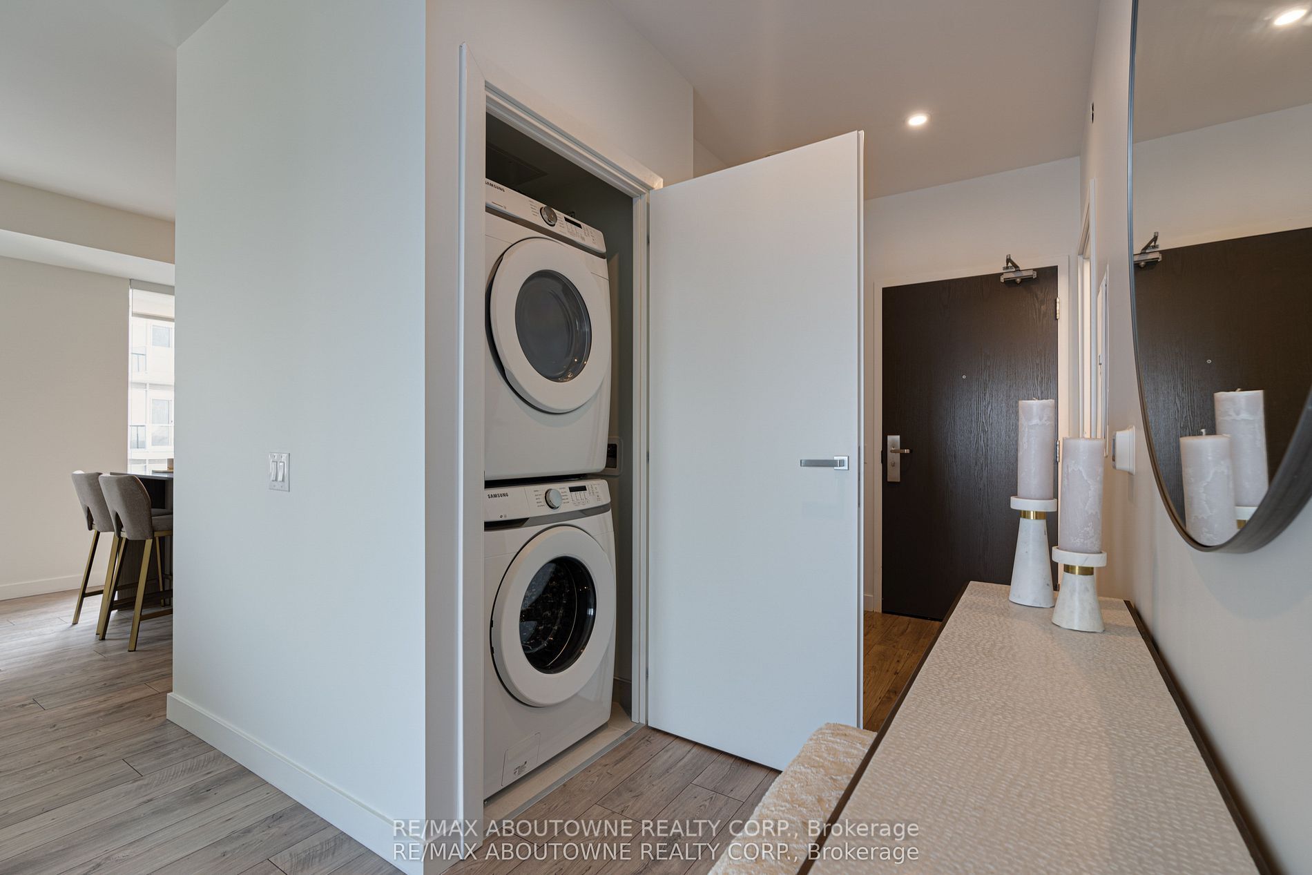 133 Bronte Road B0402 Property Photo 5