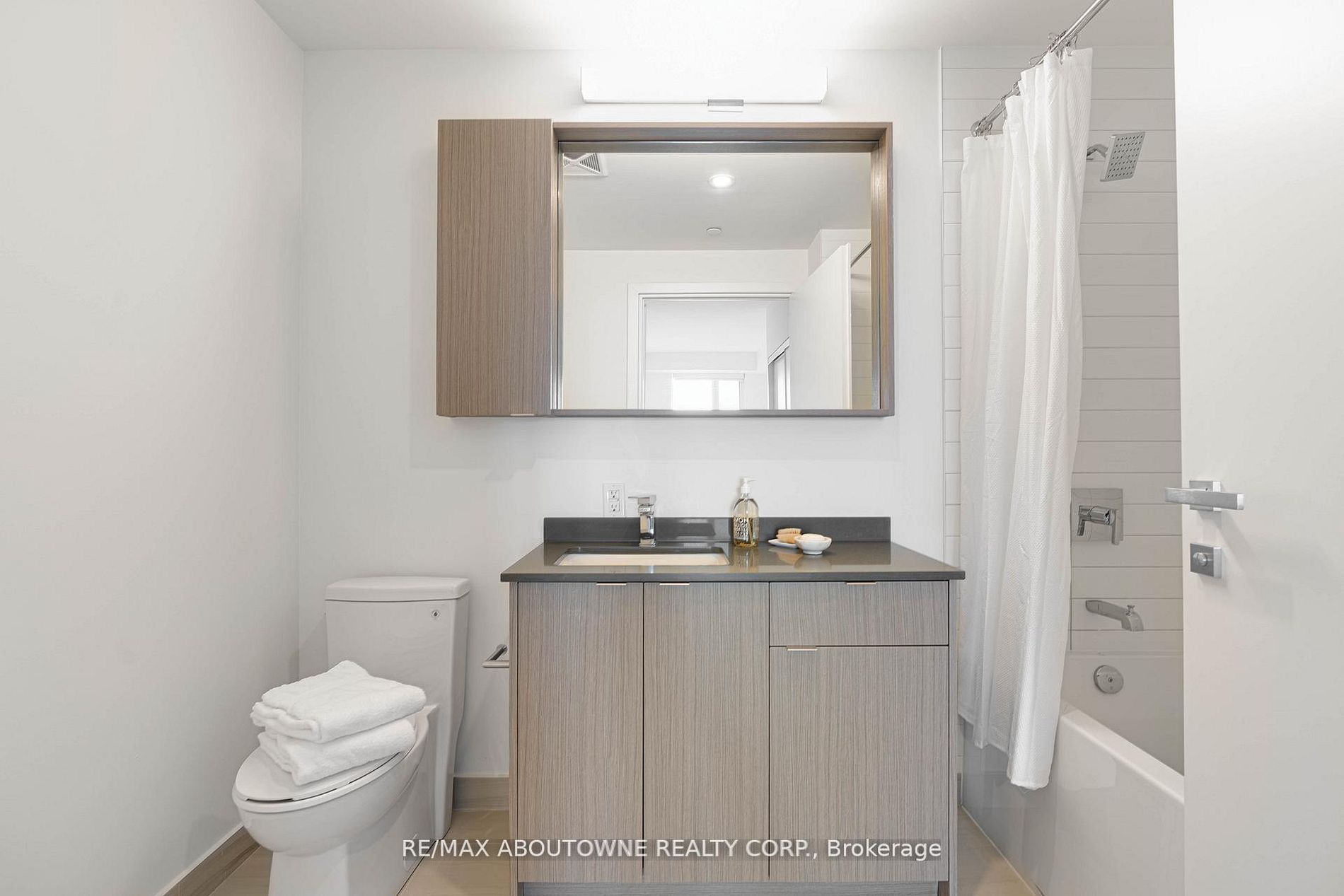 133 Bronte Road B0402 Property Photo 10