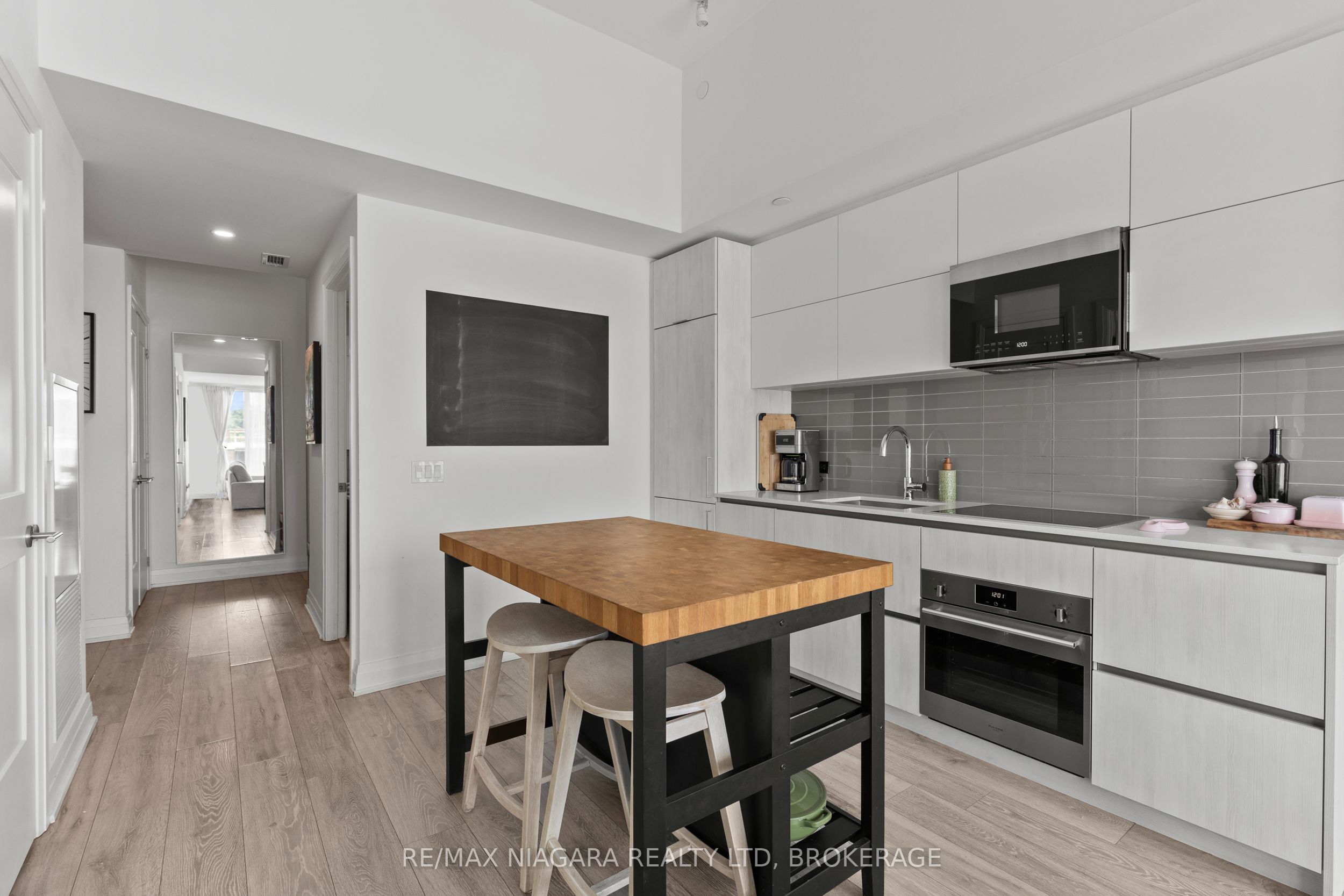21 Park Street E 717 Property Photo 13
