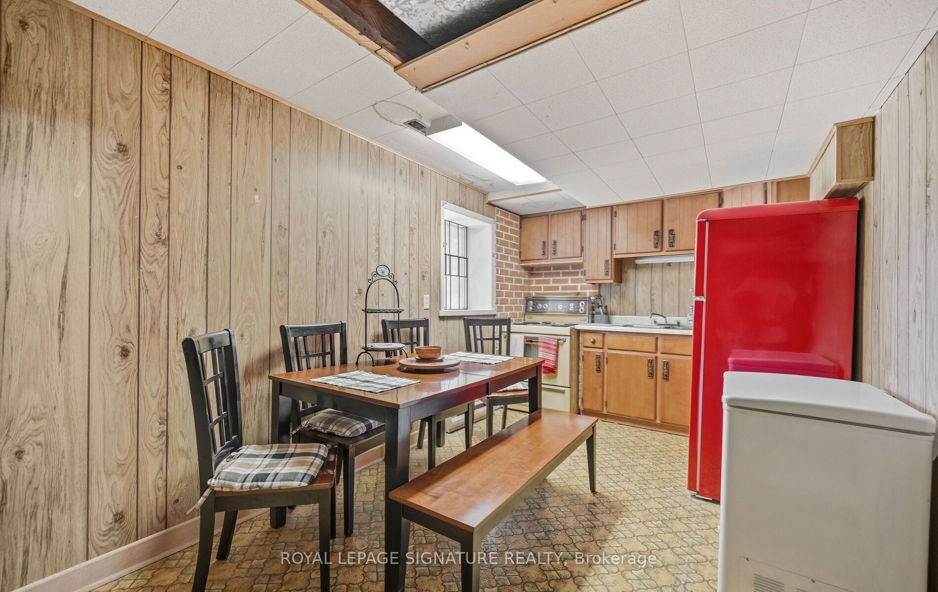 1892 Beechknoll Avenue Property Photo 28
