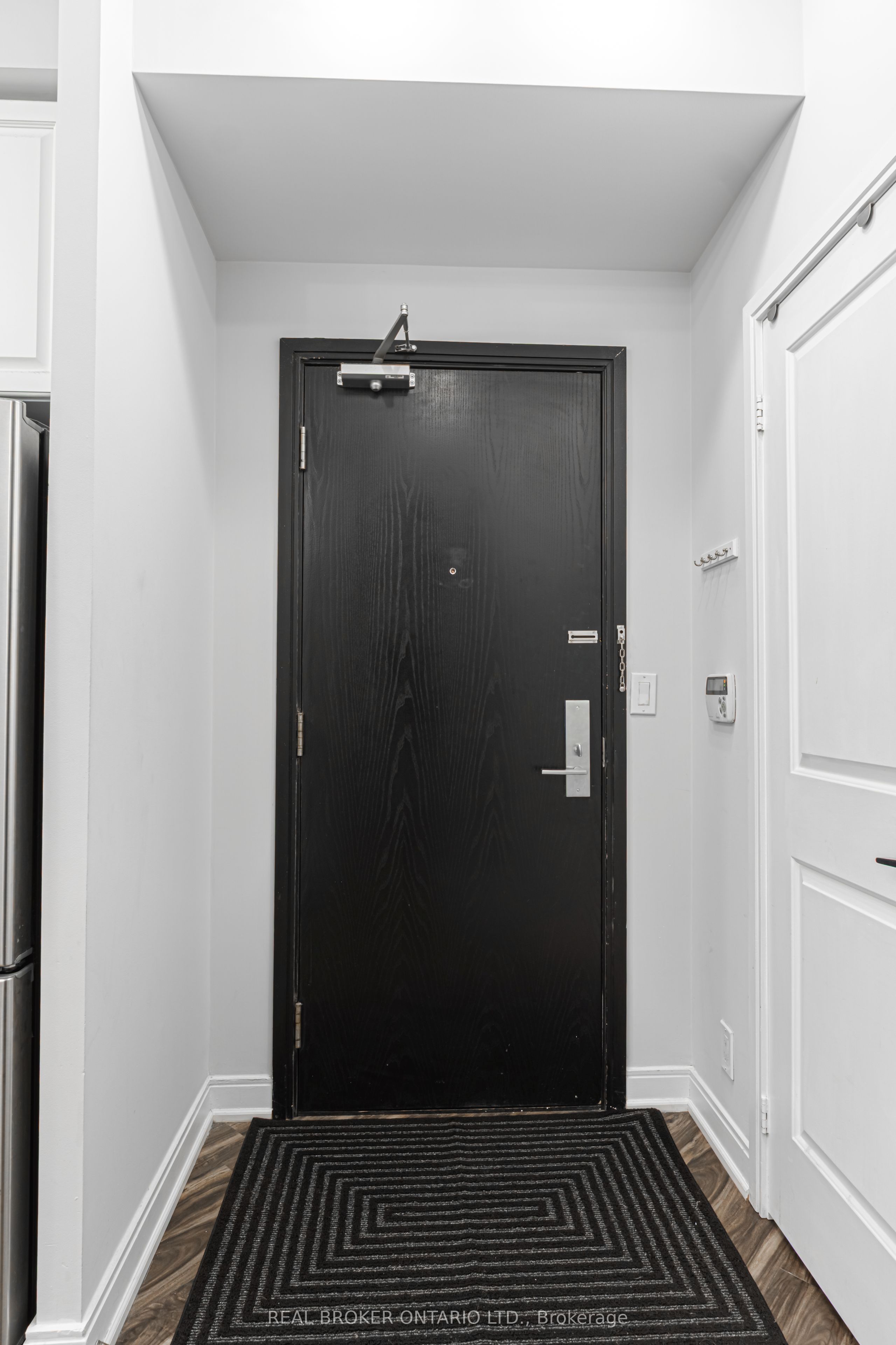 90 Absolute Avenue 2107 Property Photo 4