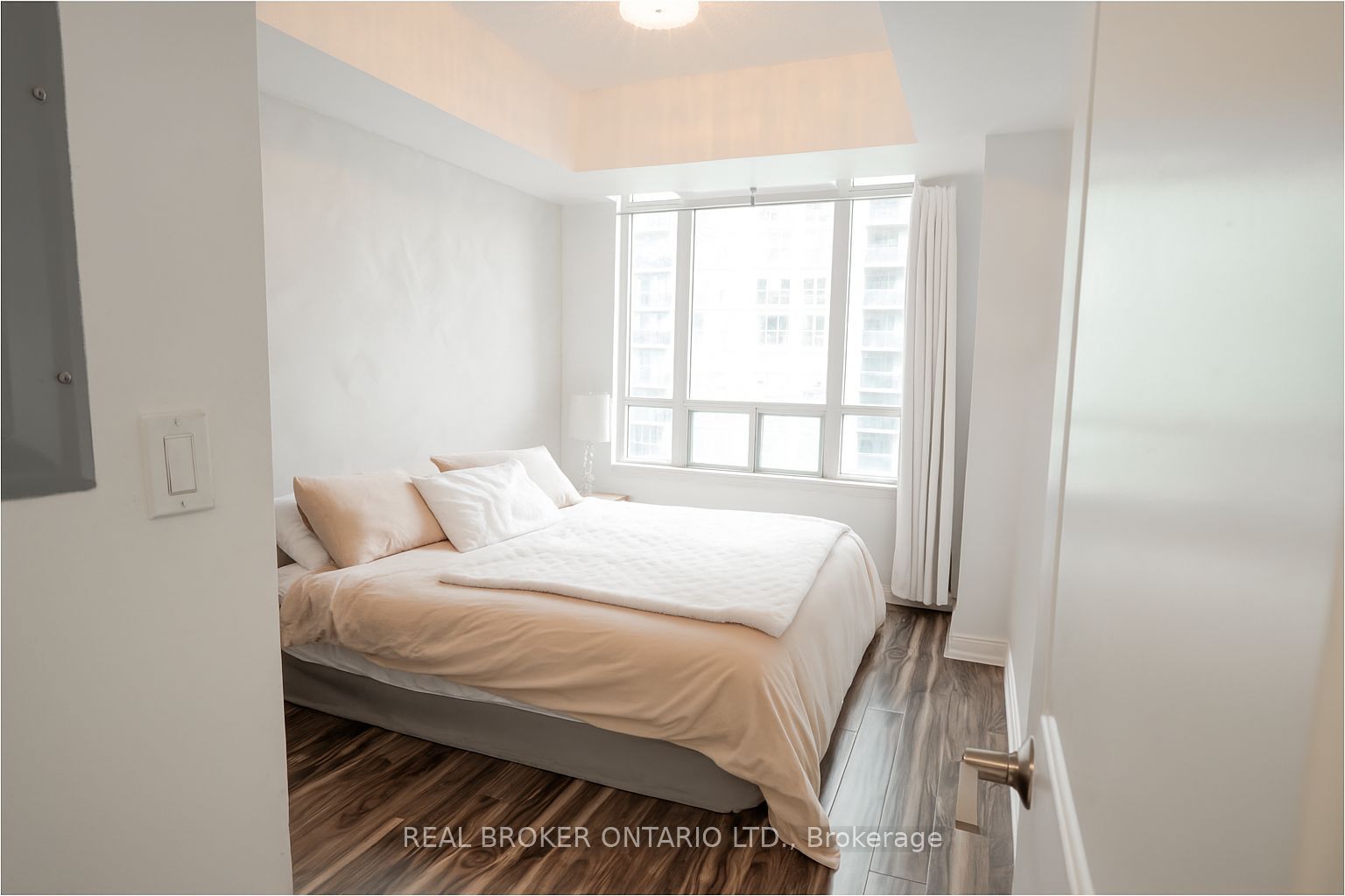 90 Absolute Avenue 2107 Property Photo 11