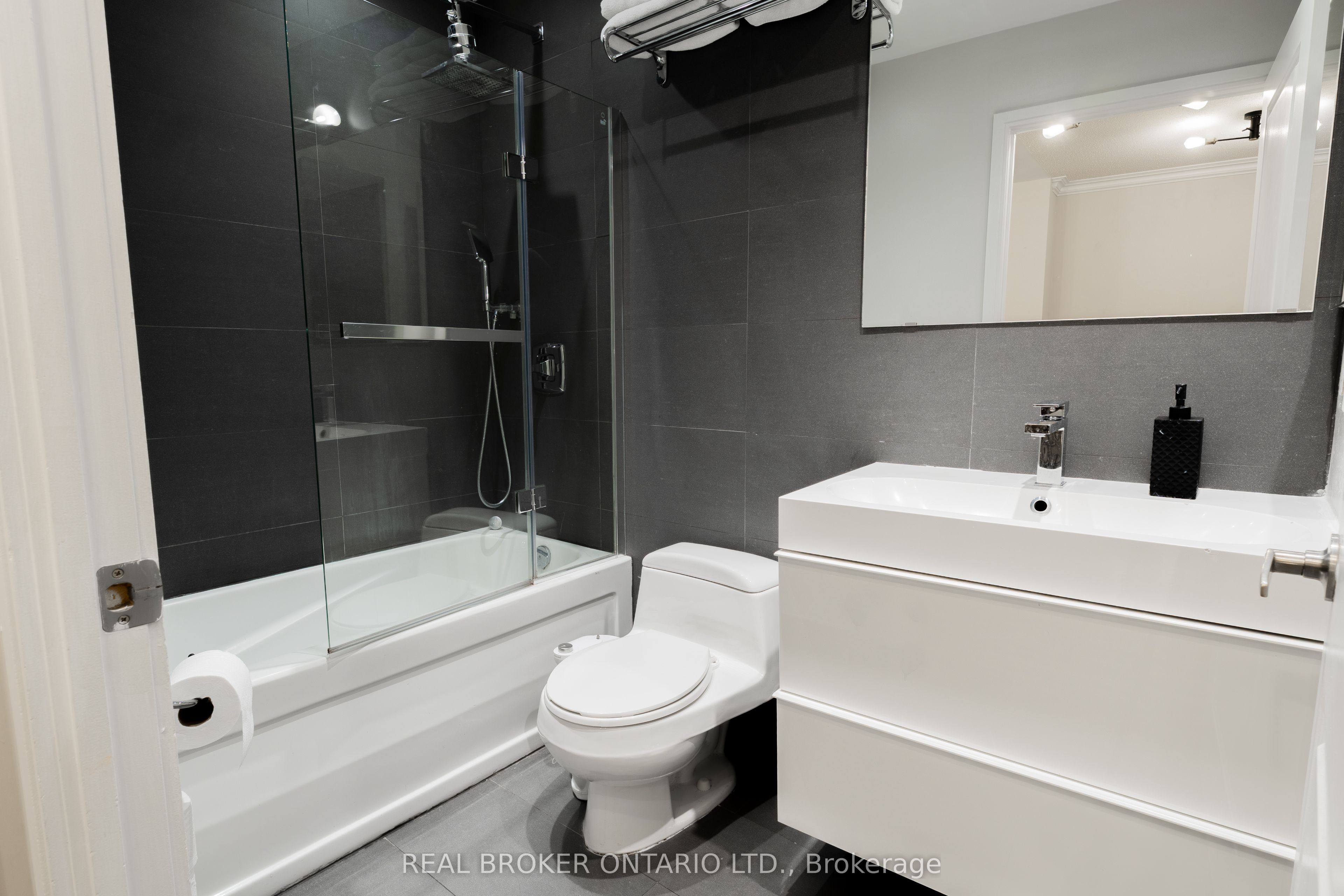 90 Absolute Avenue 2107 Property Photo 13