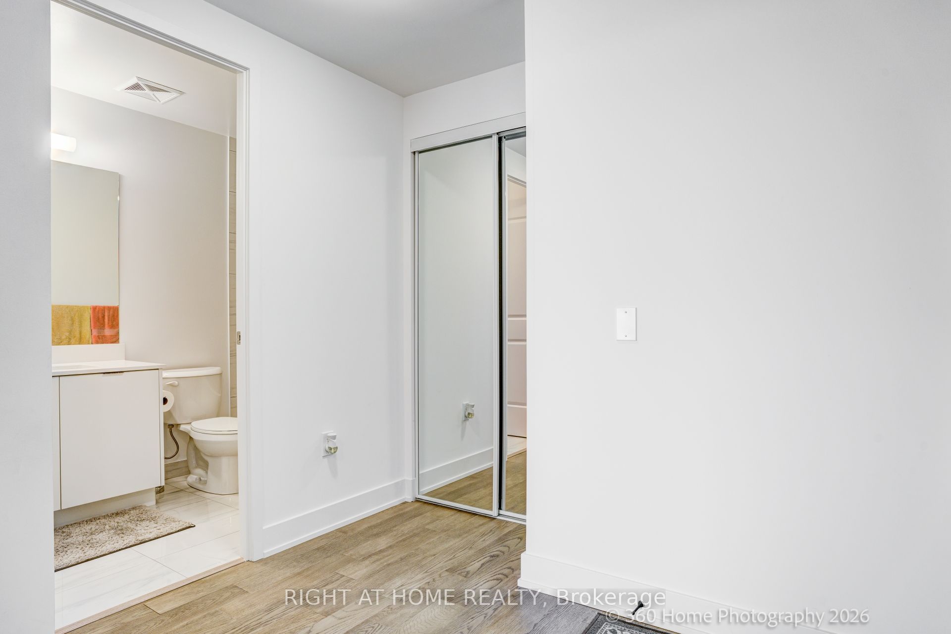 202 Burnhamthorpe Road E 505 Property Photo 6