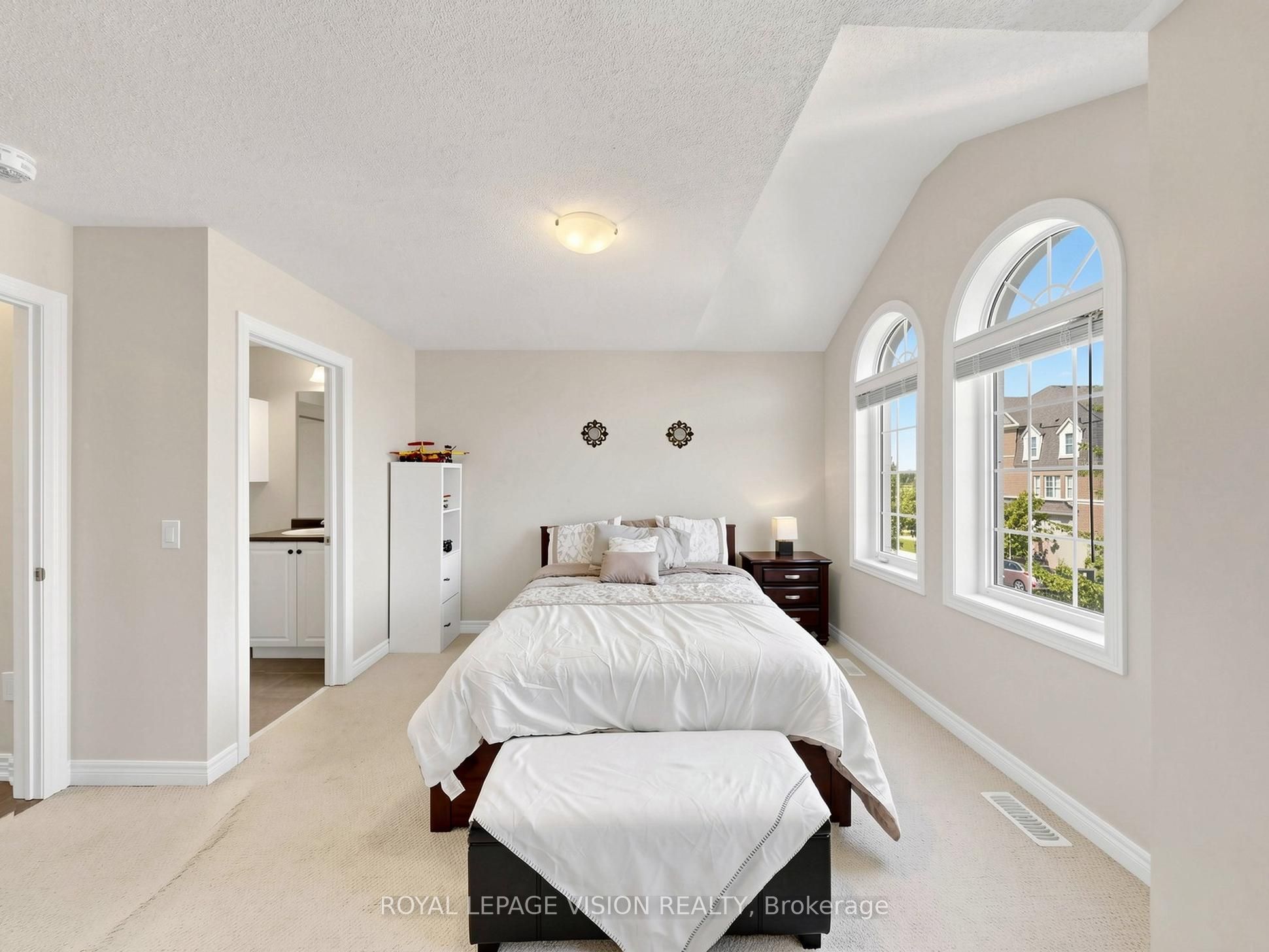 24 Pennycross Crescent Property Photo 12