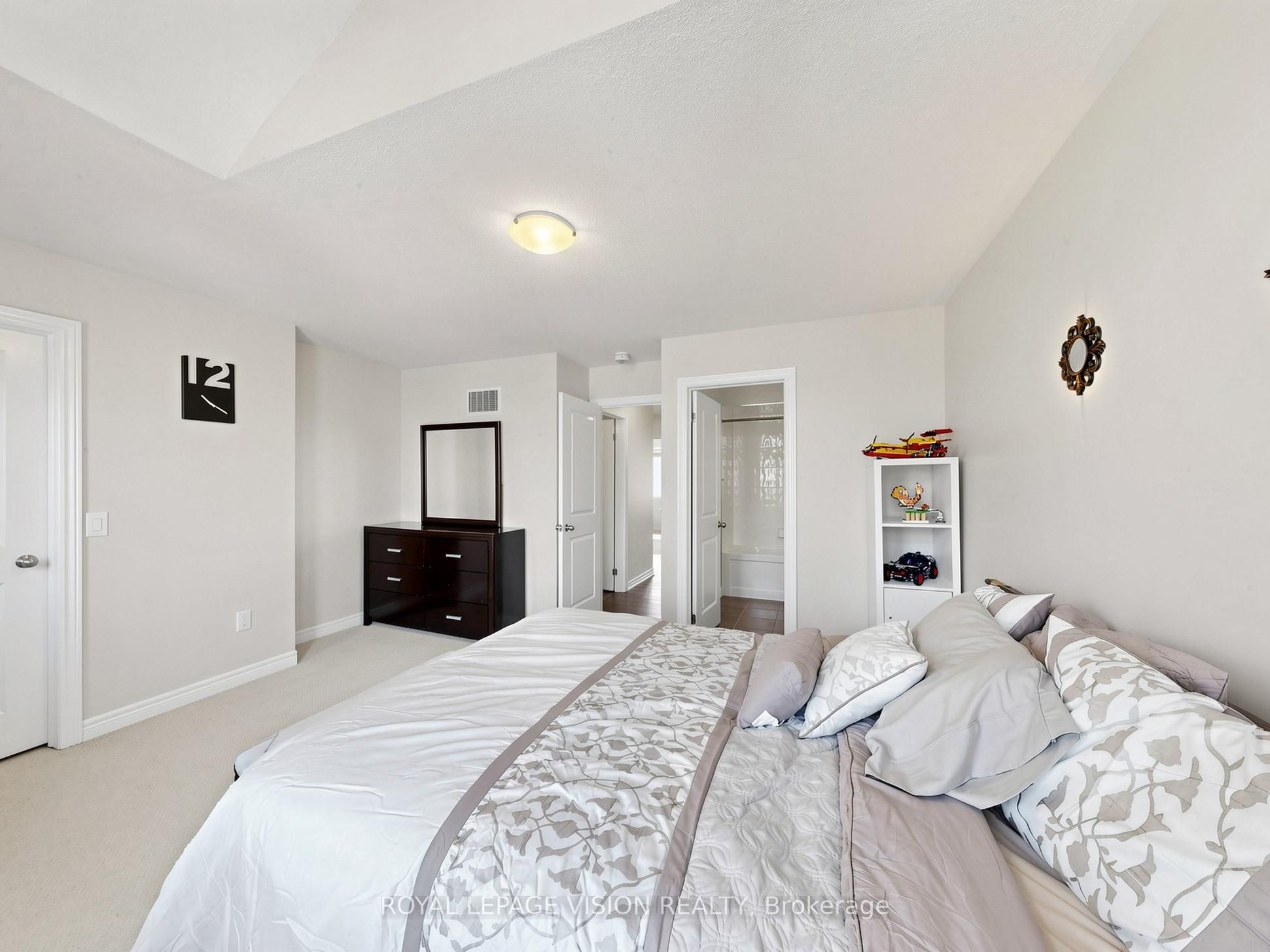 24 Pennycross Crescent Property Photo 13