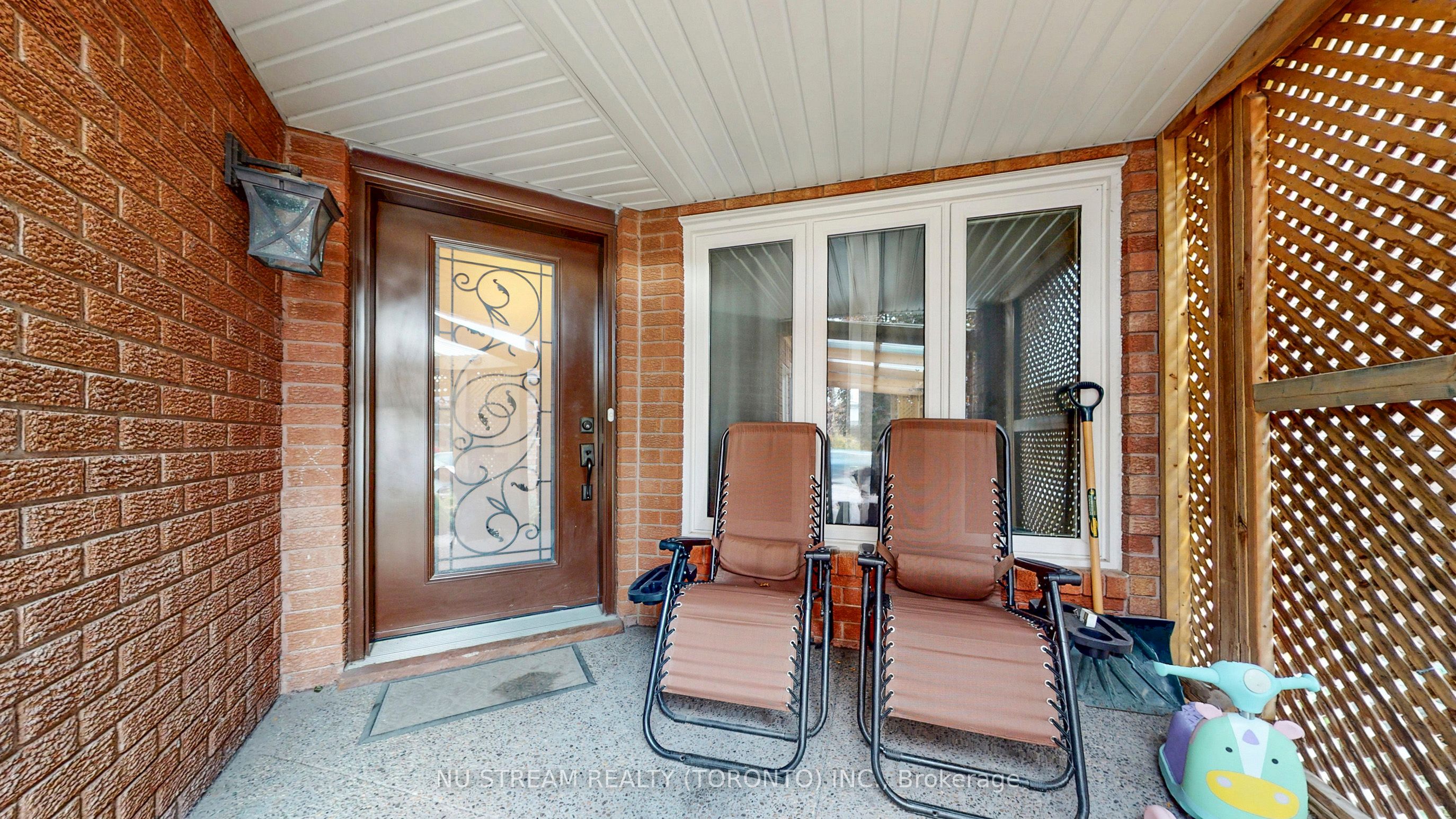 3926 Hazelridge Road Property Photo 3