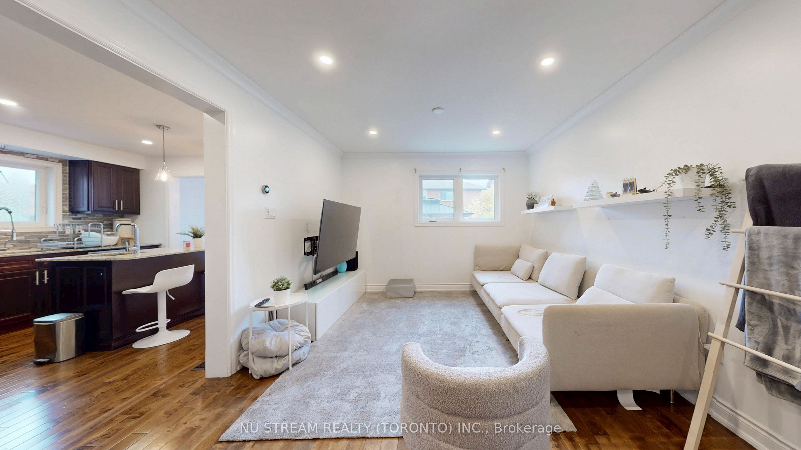 3926 Hazelridge Road Property Photo 4