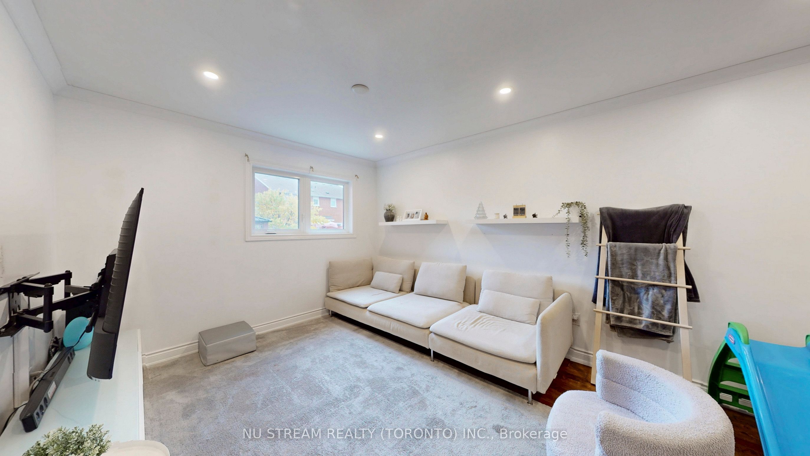 3926 Hazelridge Road Property Photo 6