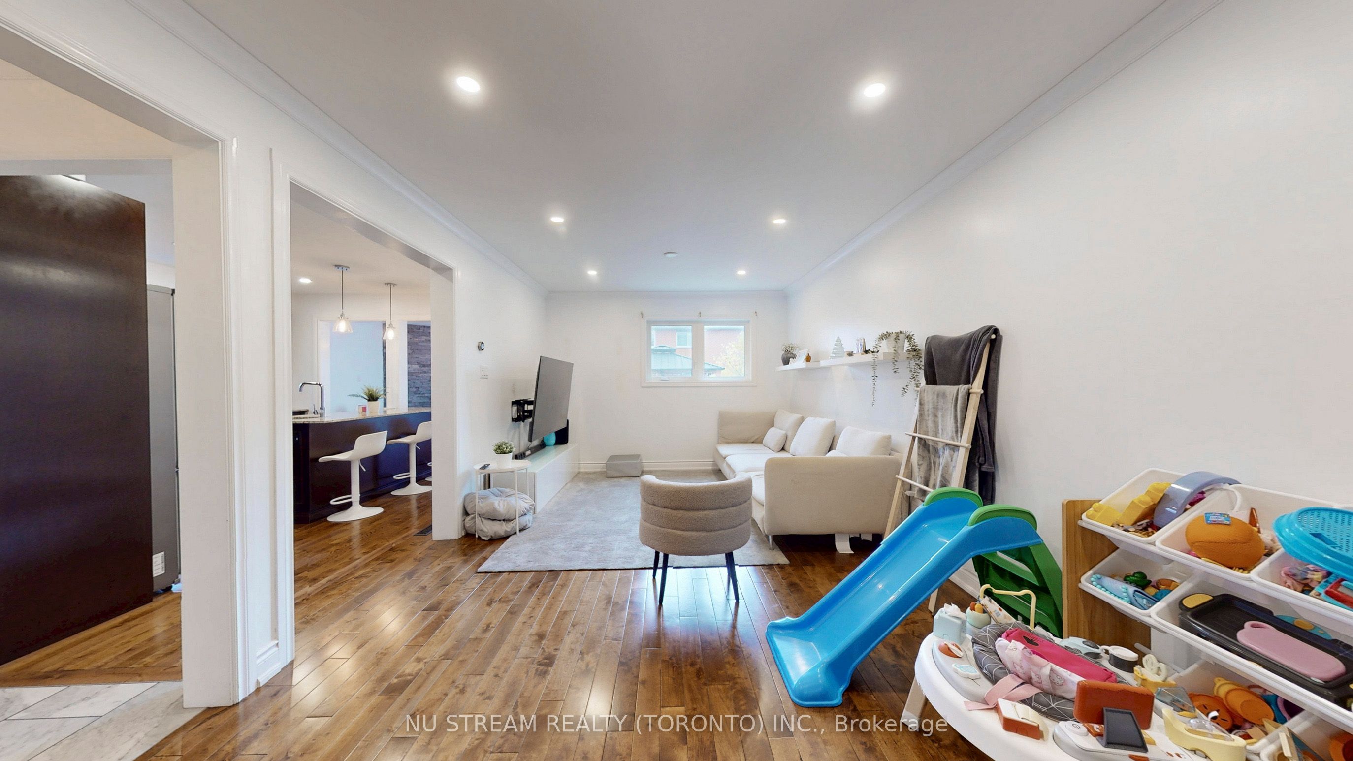 3926 Hazelridge Road Property Photo 8