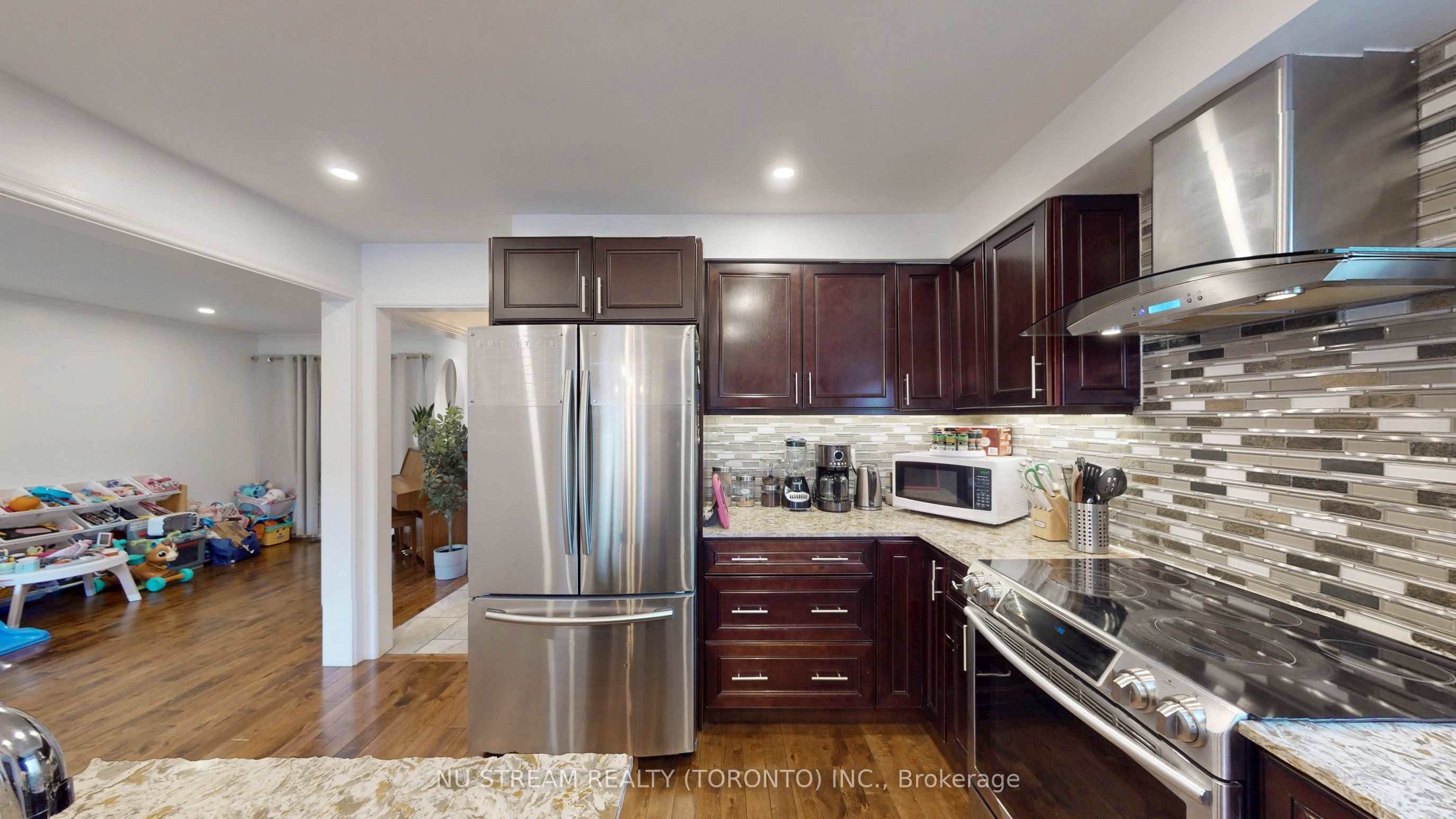 3926 Hazelridge Road Property Photo 11