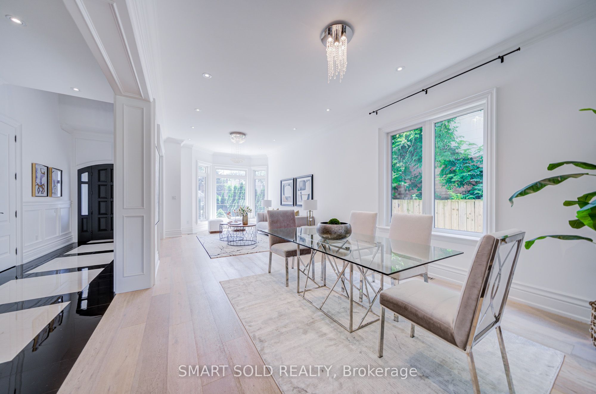 201 Burnhamthorpe Road Property Photo 6