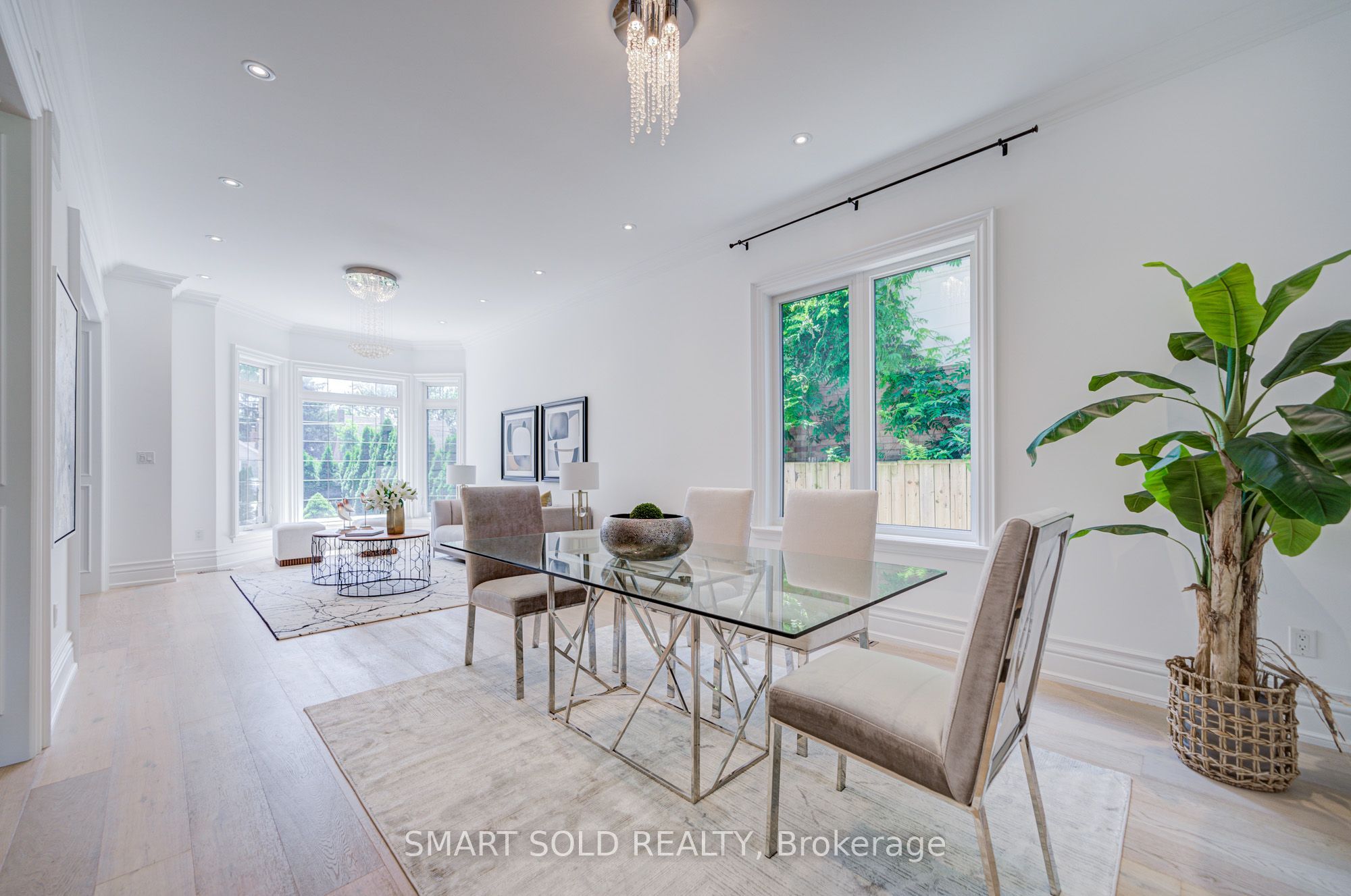 201 Burnhamthorpe Road Property Photo 9