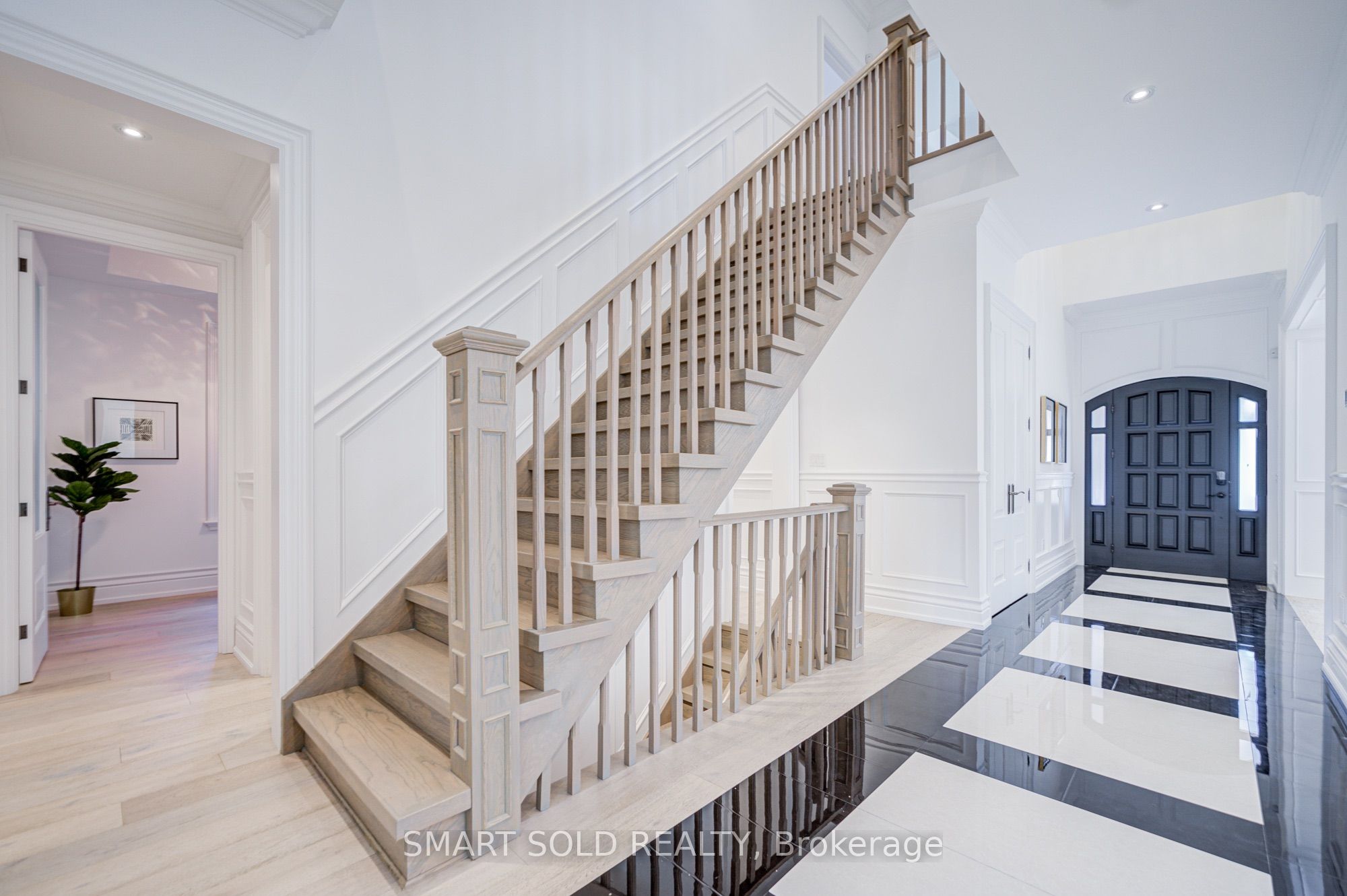 201 Burnhamthorpe Road Property Photo 10
