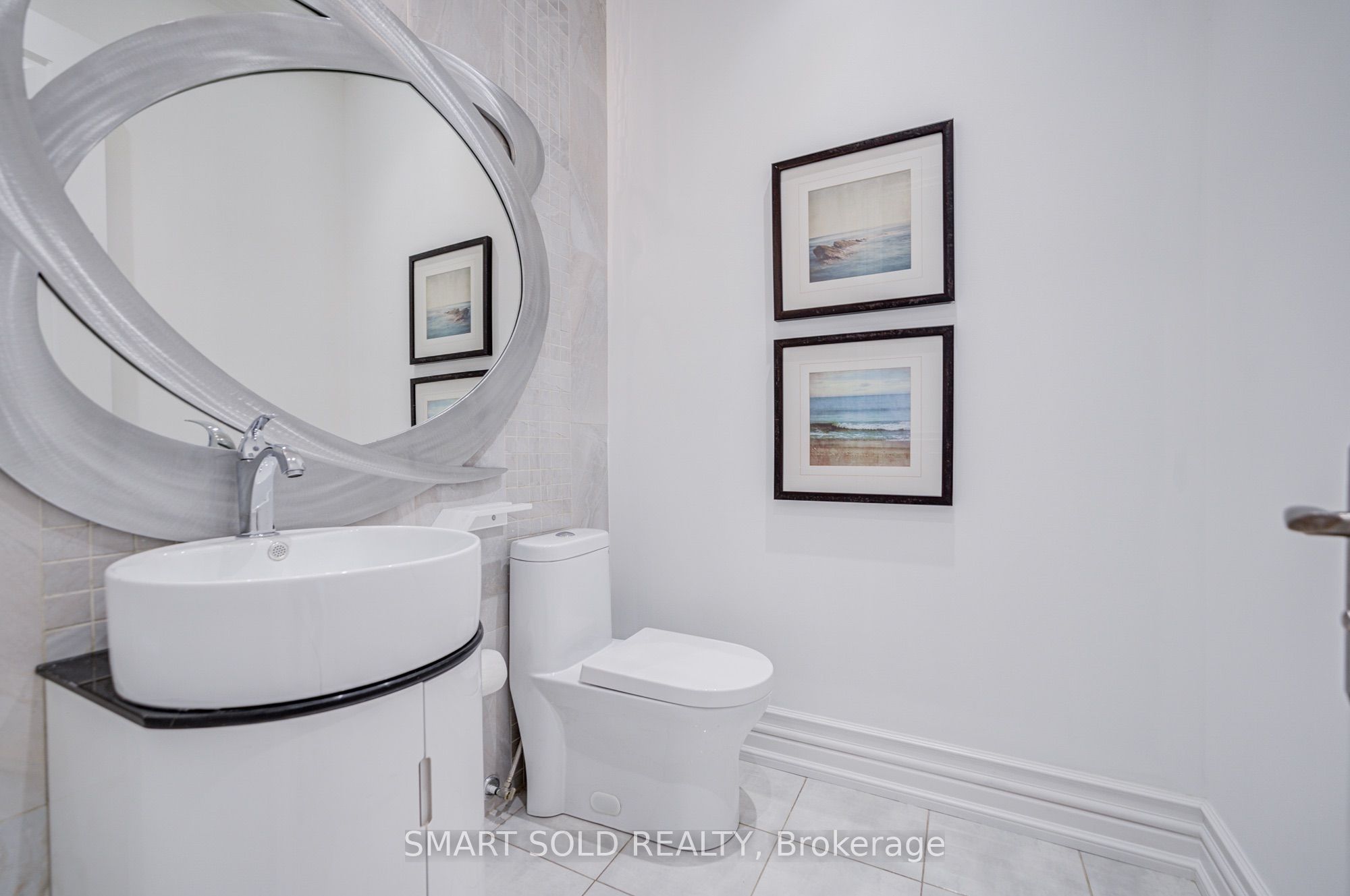 201 Burnhamthorpe Road Property Photo 11