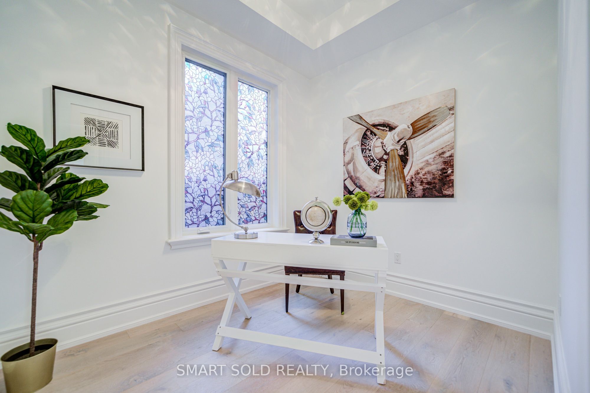 201 Burnhamthorpe Road Property Photo 12