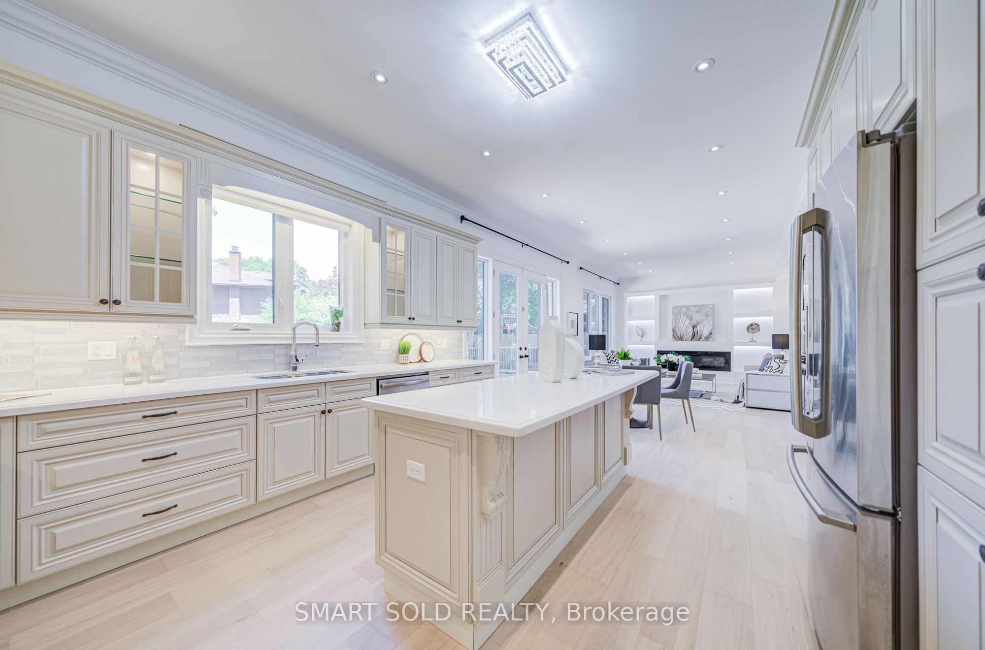 201 Burnhamthorpe Road Property Photo 14