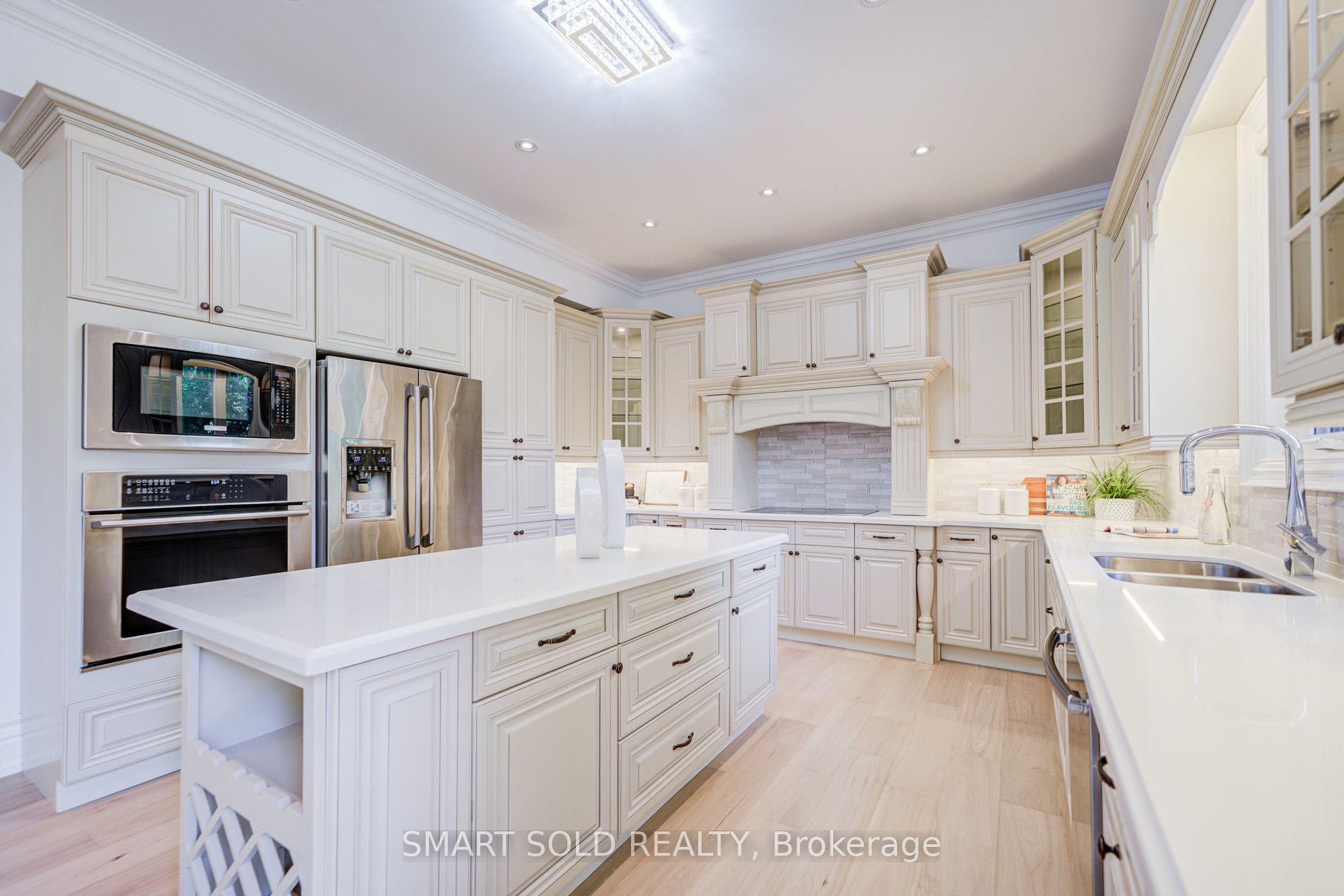 201 Burnhamthorpe Road Property Photo 15