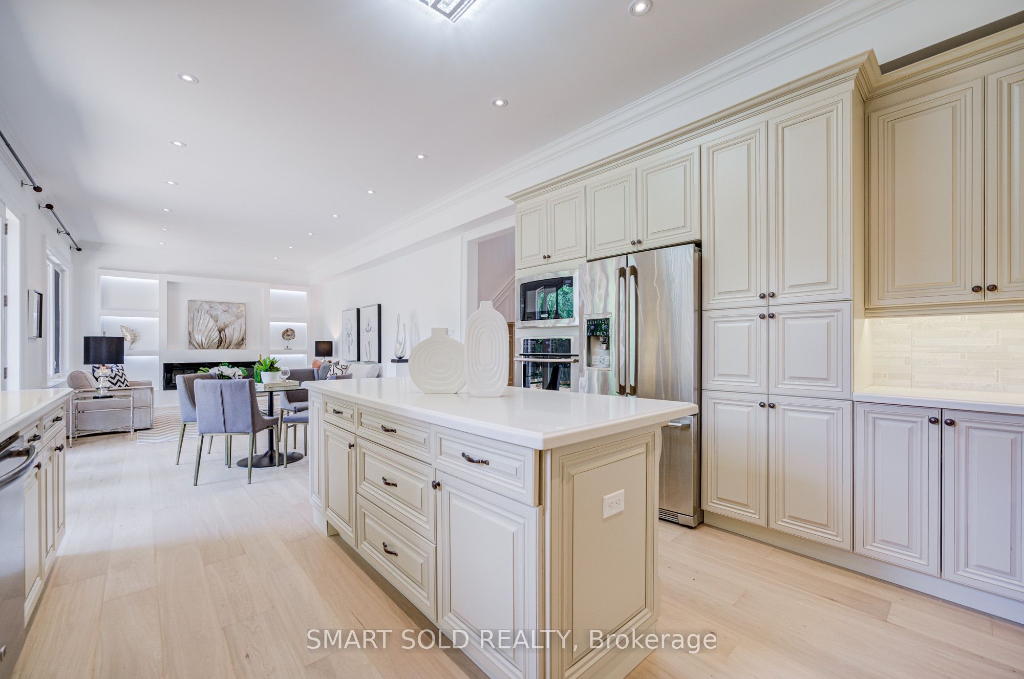 201 Burnhamthorpe Road Property Photo 16