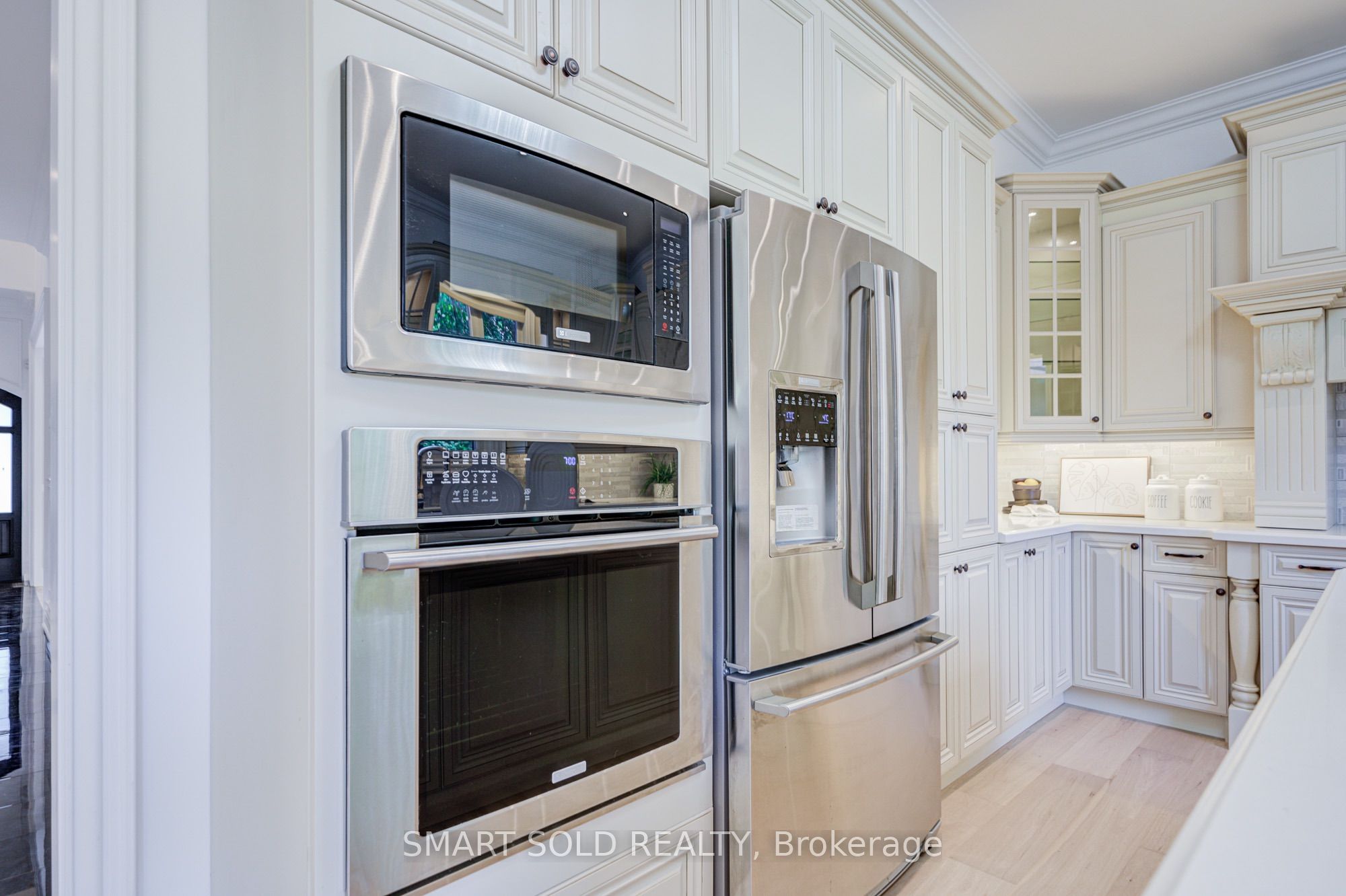 201 Burnhamthorpe Road Property Photo 17